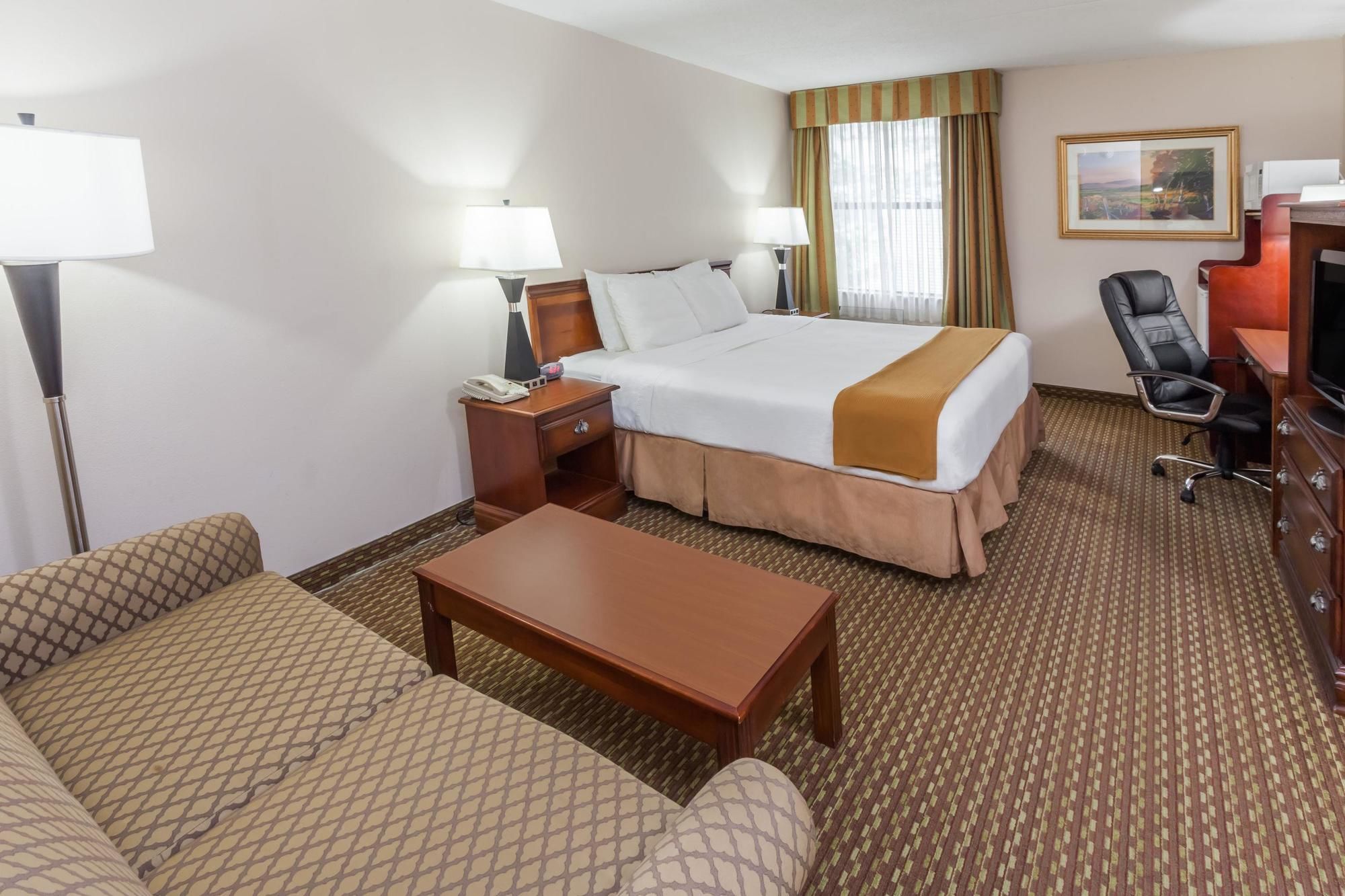 Baymont Inn & Suites by Wyndham Lafayette / Purdue Area