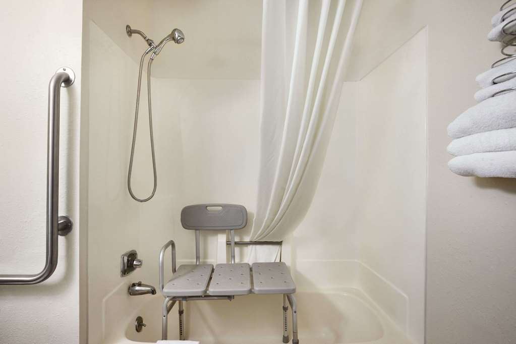 Travelodge by Wyndham La Porte/Michigan City Area