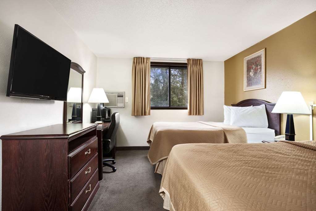 Travelodge by Wyndham La Porte/Michigan City Area