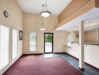 Travelodge by Wyndham La Porte/Michigan City Area