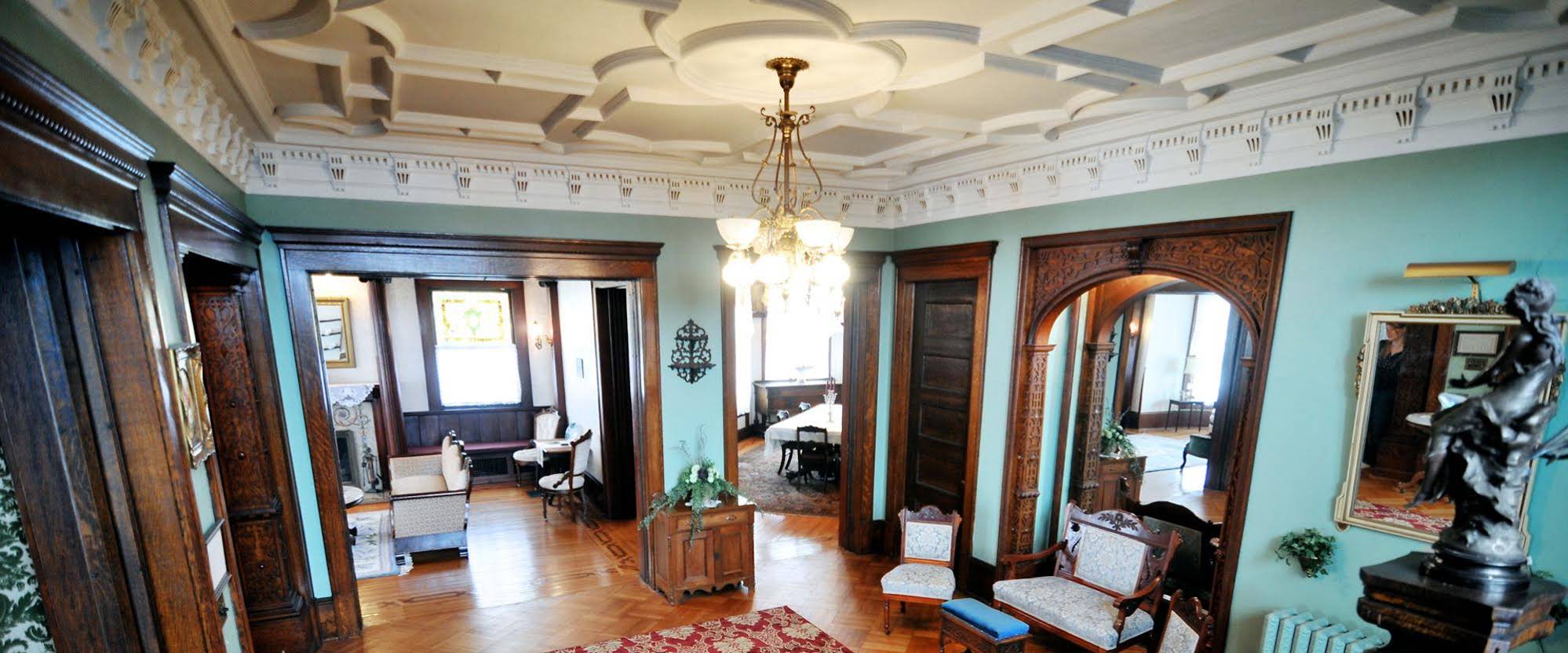 Solomon Mier Manor