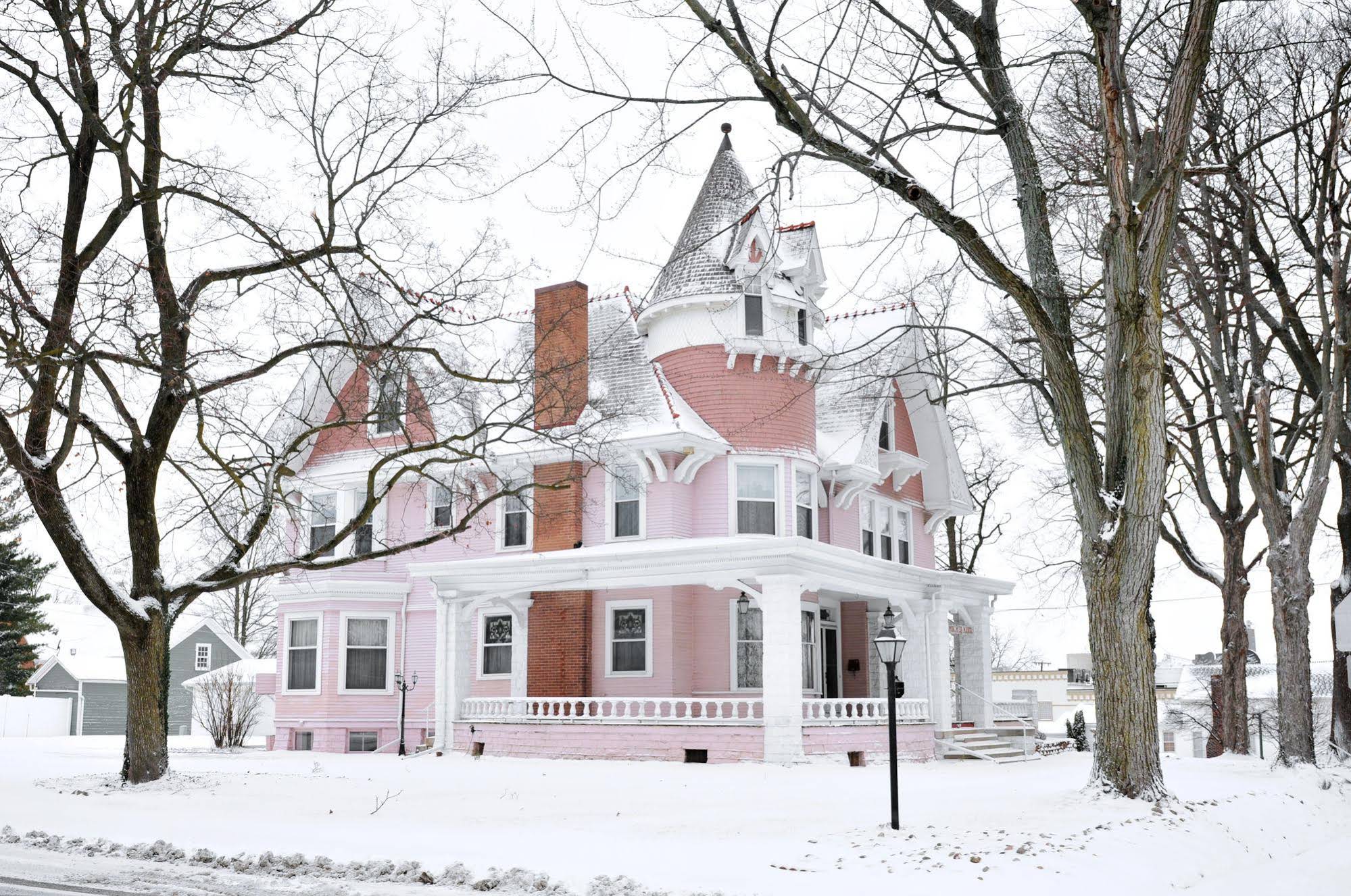 Solomon Mier Manor