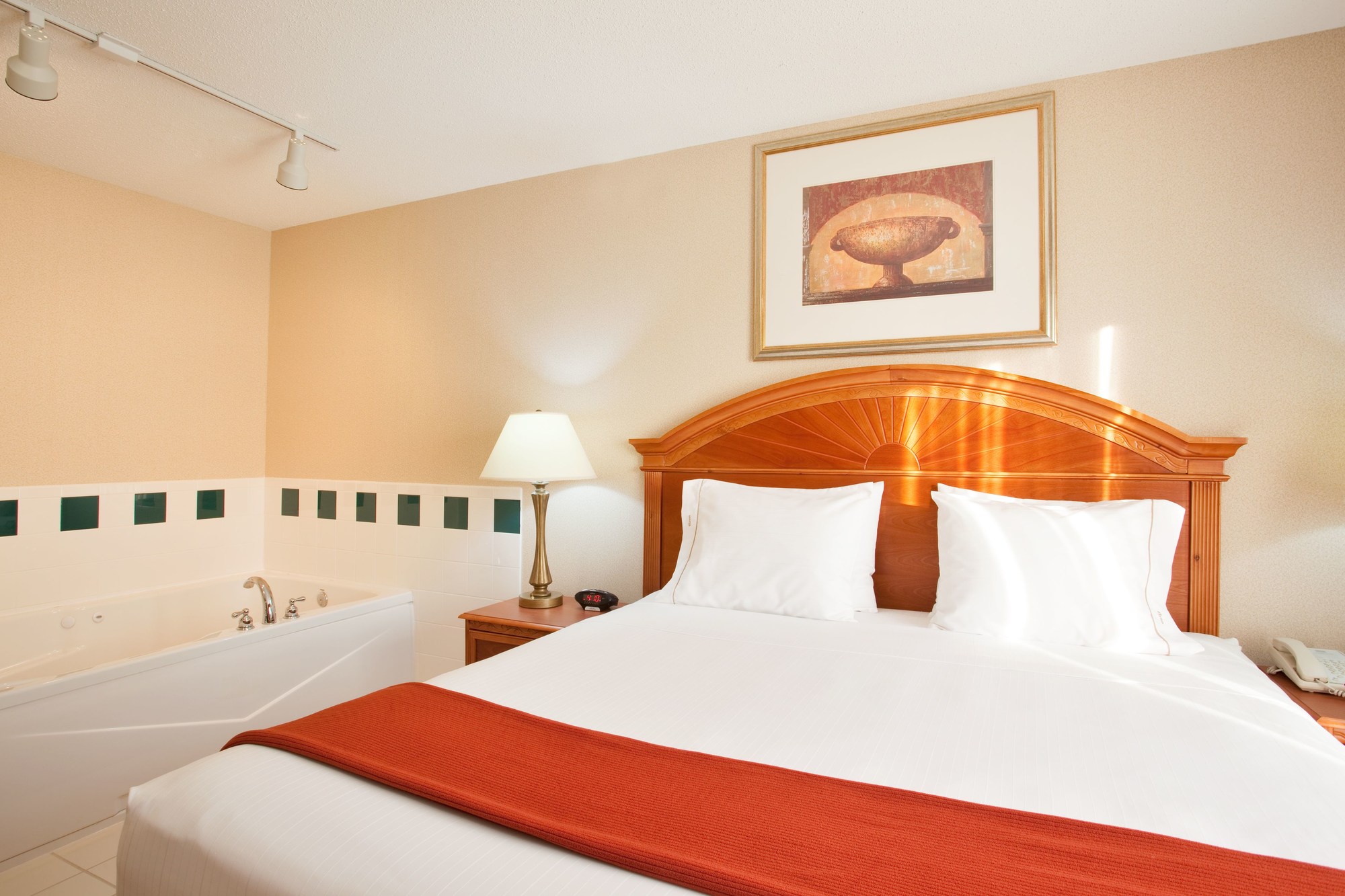 Holiday Inn Express & Suites Logansport