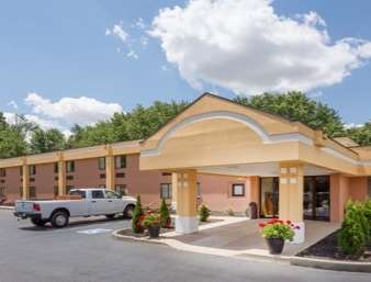 Super 8 by Wyndham Logansport
