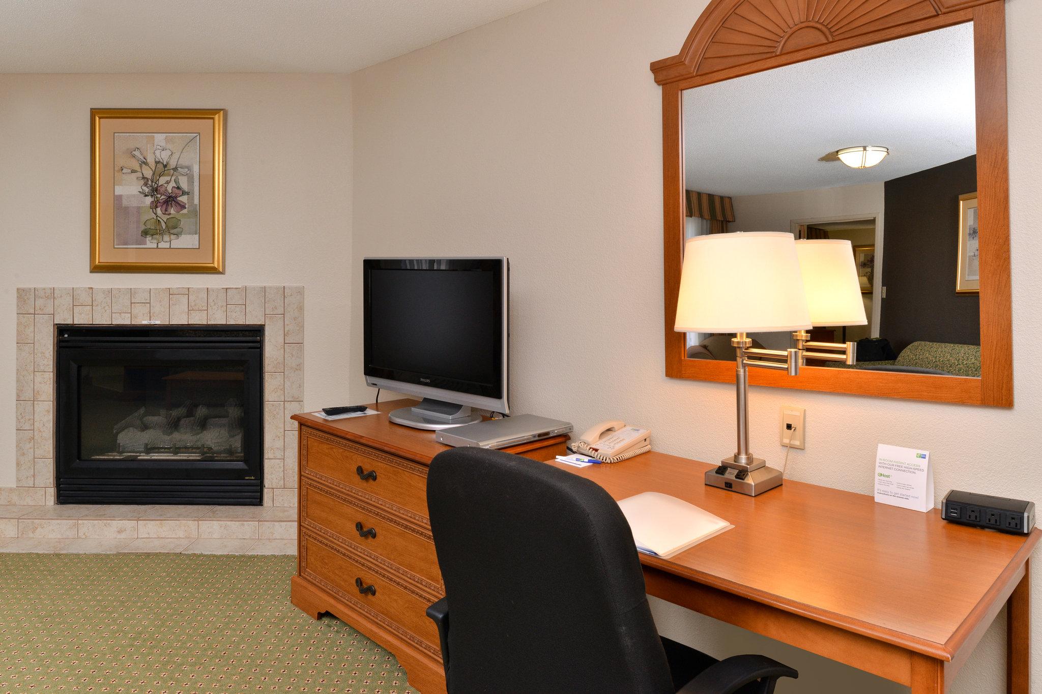 Holiday Inn Express & Suites Madison