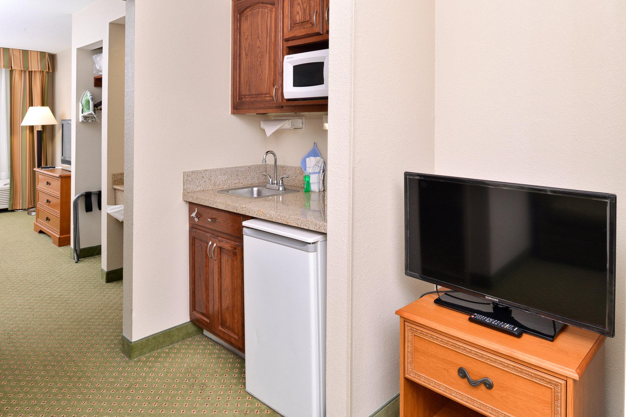 Holiday Inn Express & Suites Madison