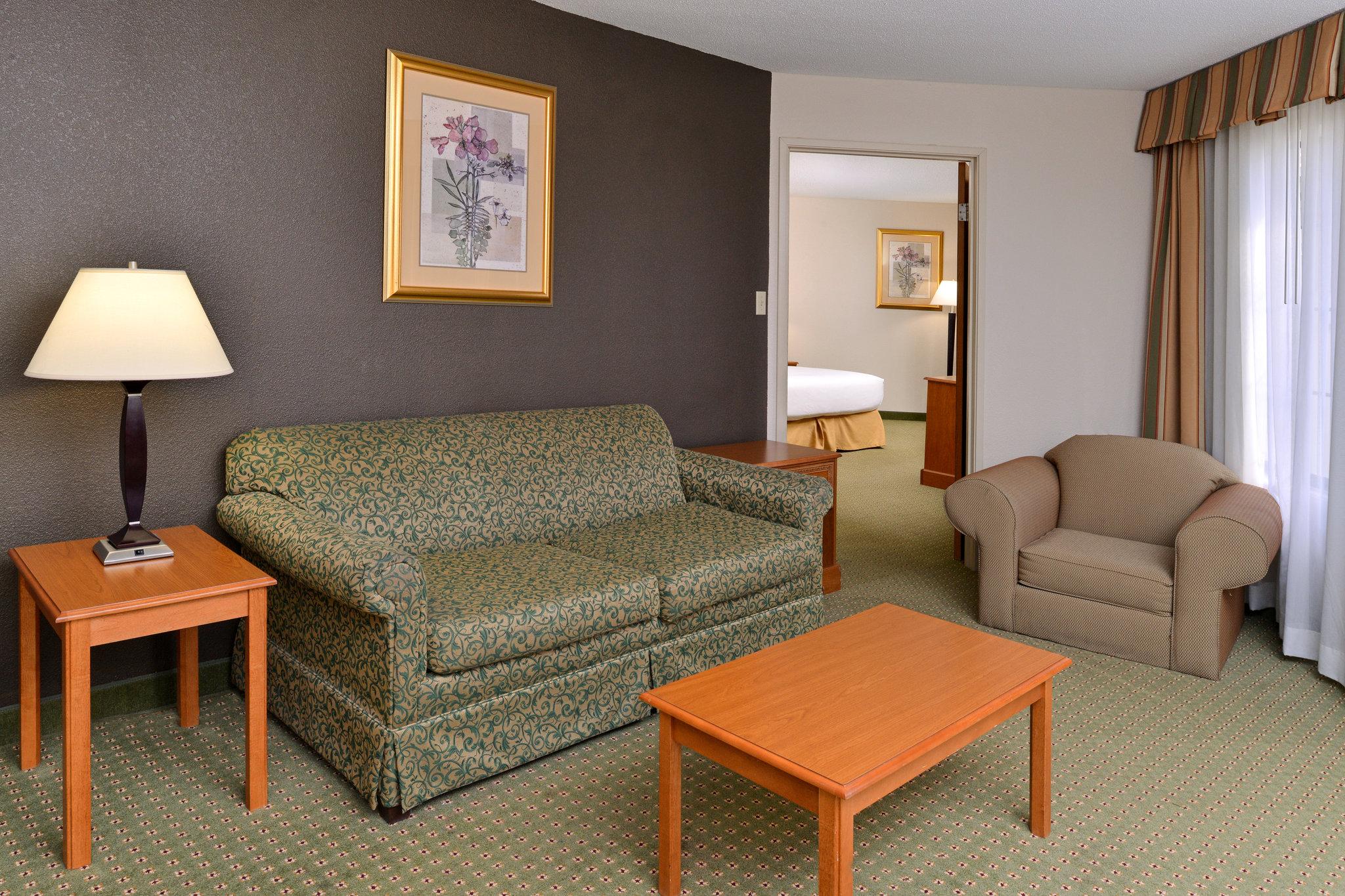 Holiday Inn Express & Suites Madison