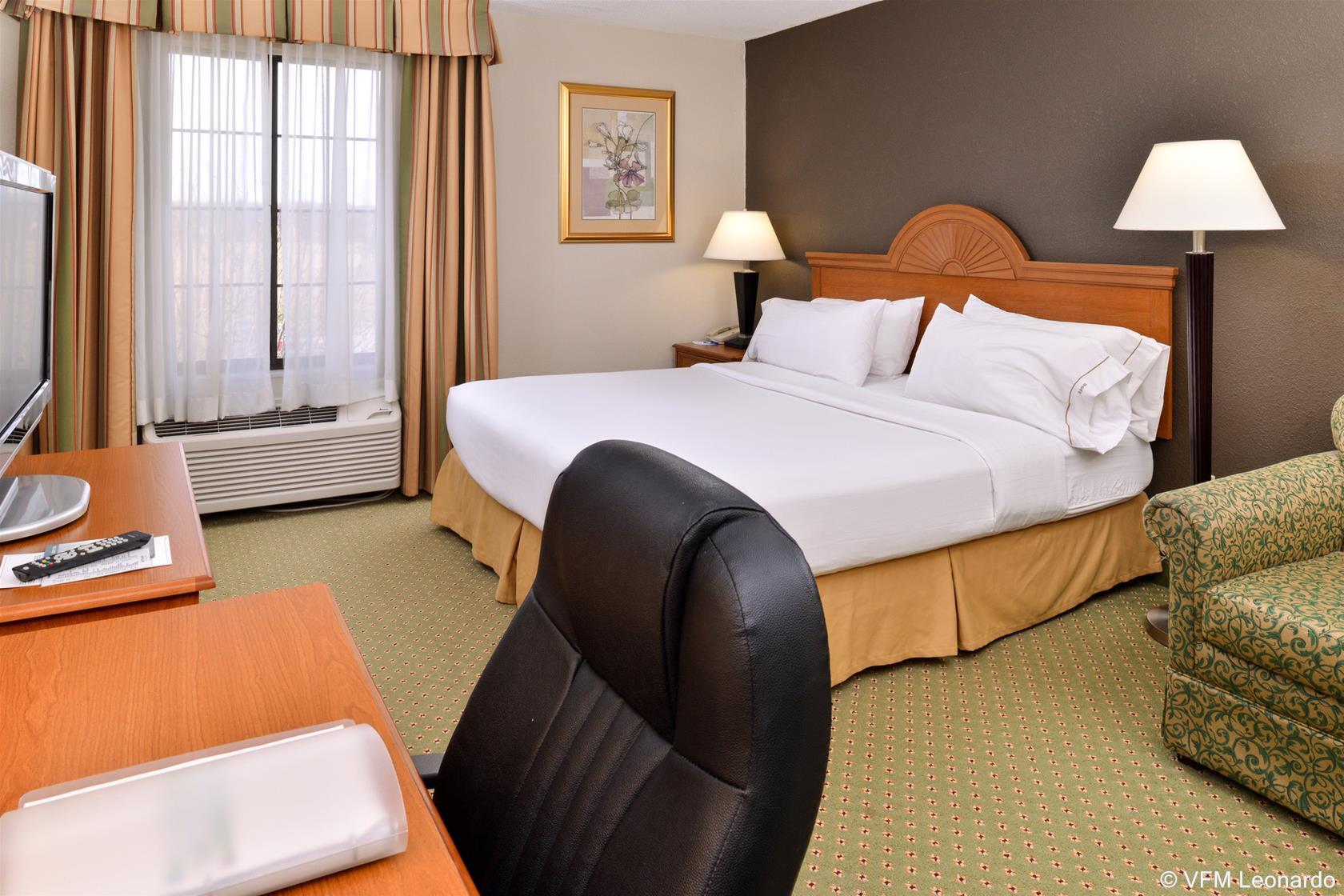 Holiday Inn Express & Suites Madison