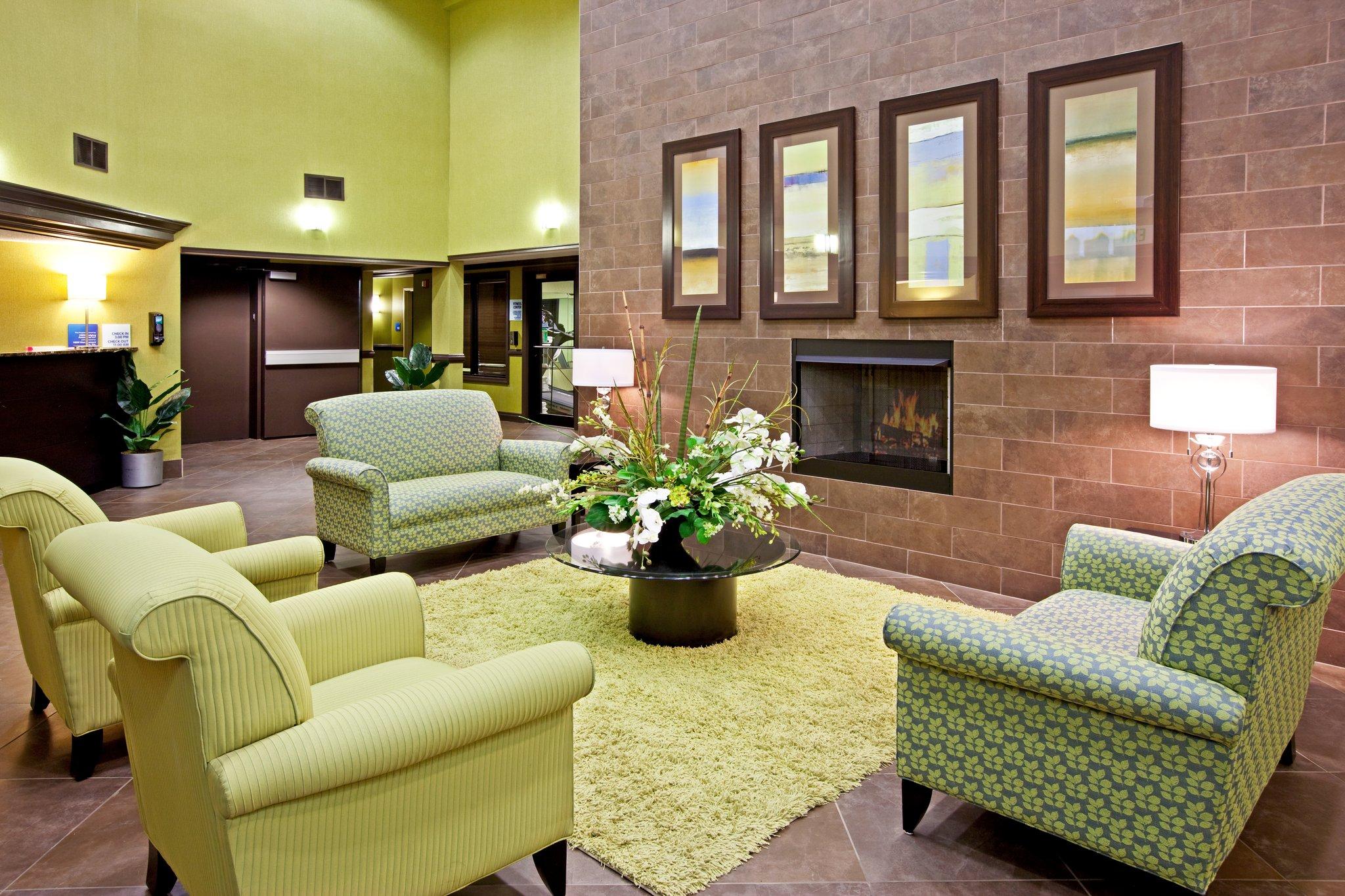 Holiday Inn Express & Suites Madison