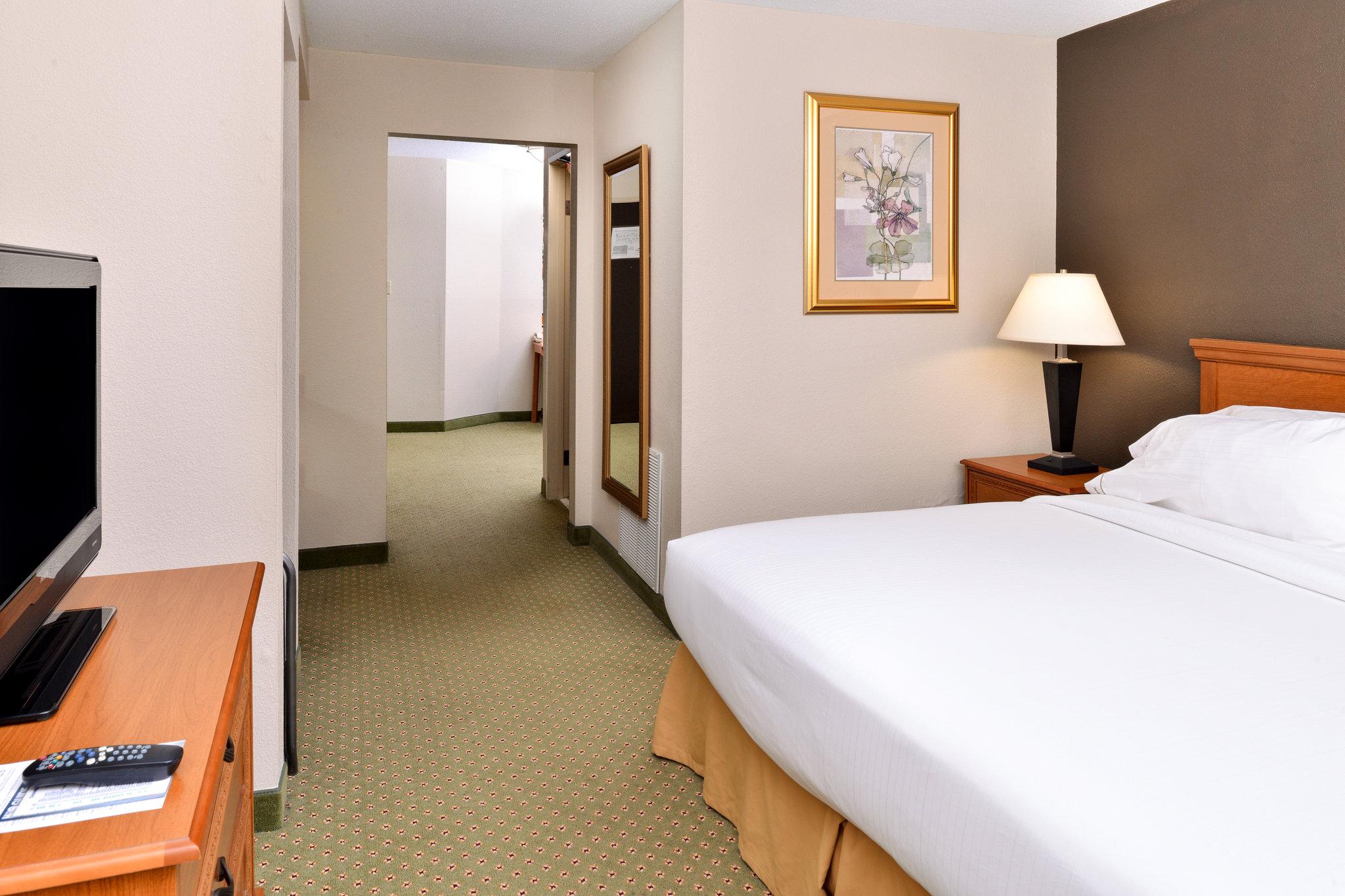 Holiday Inn Express & Suites Madison
