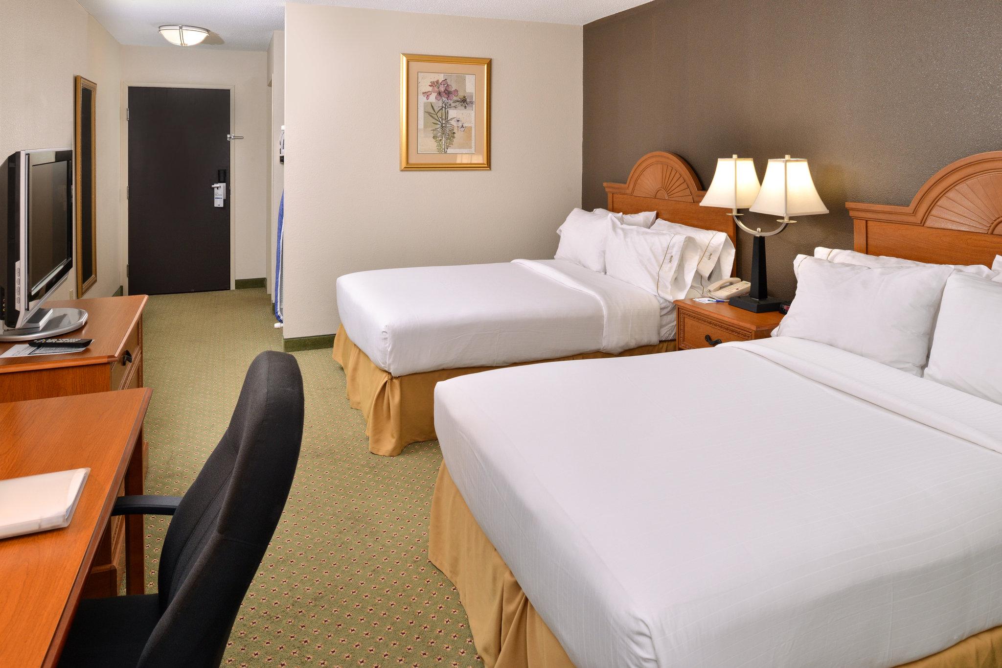 Holiday Inn Express & Suites Madison