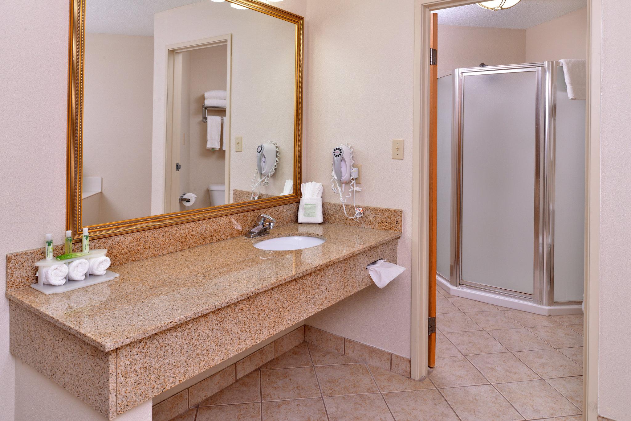 Holiday Inn Express & Suites Madison