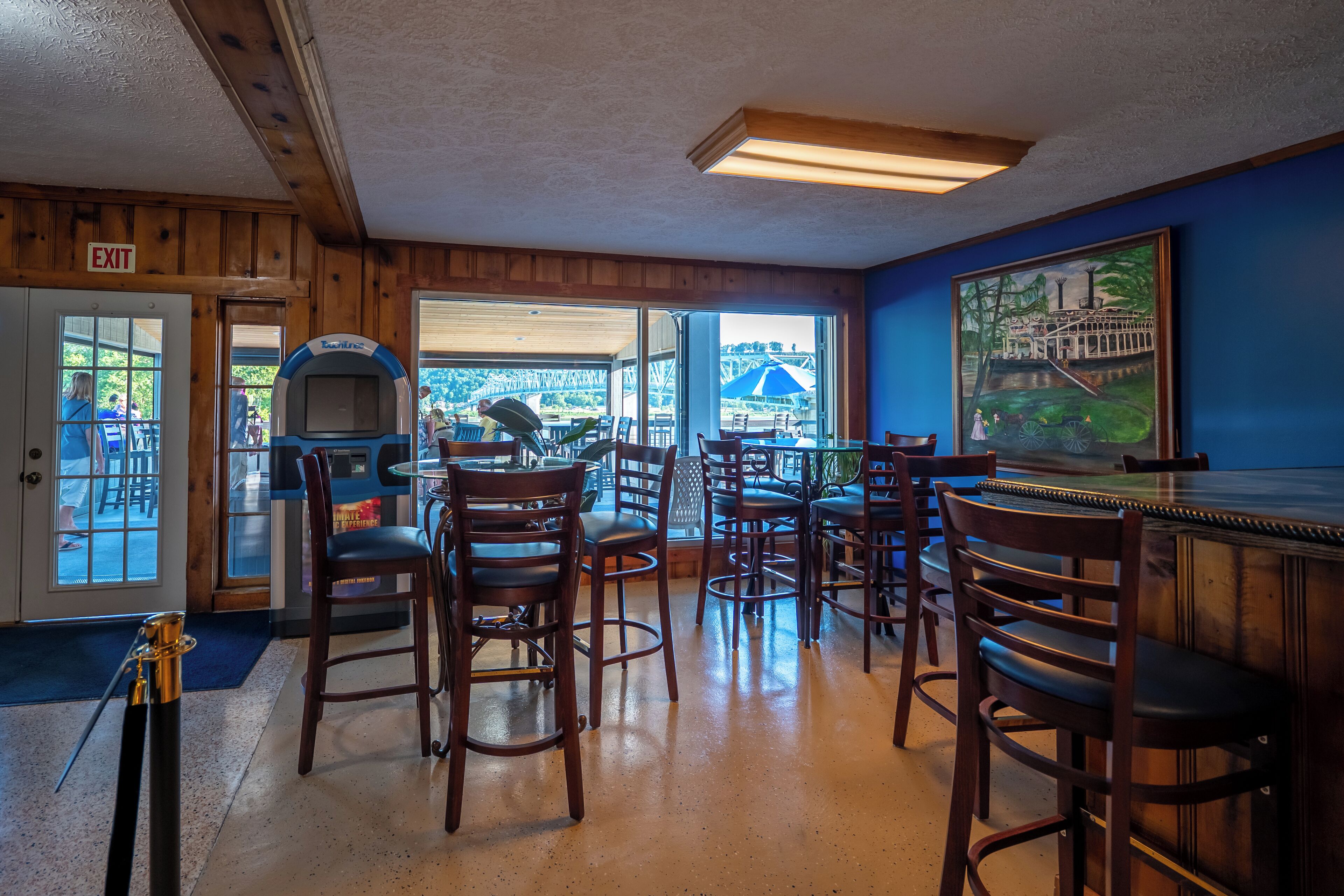 Riverboat Inn & Suites