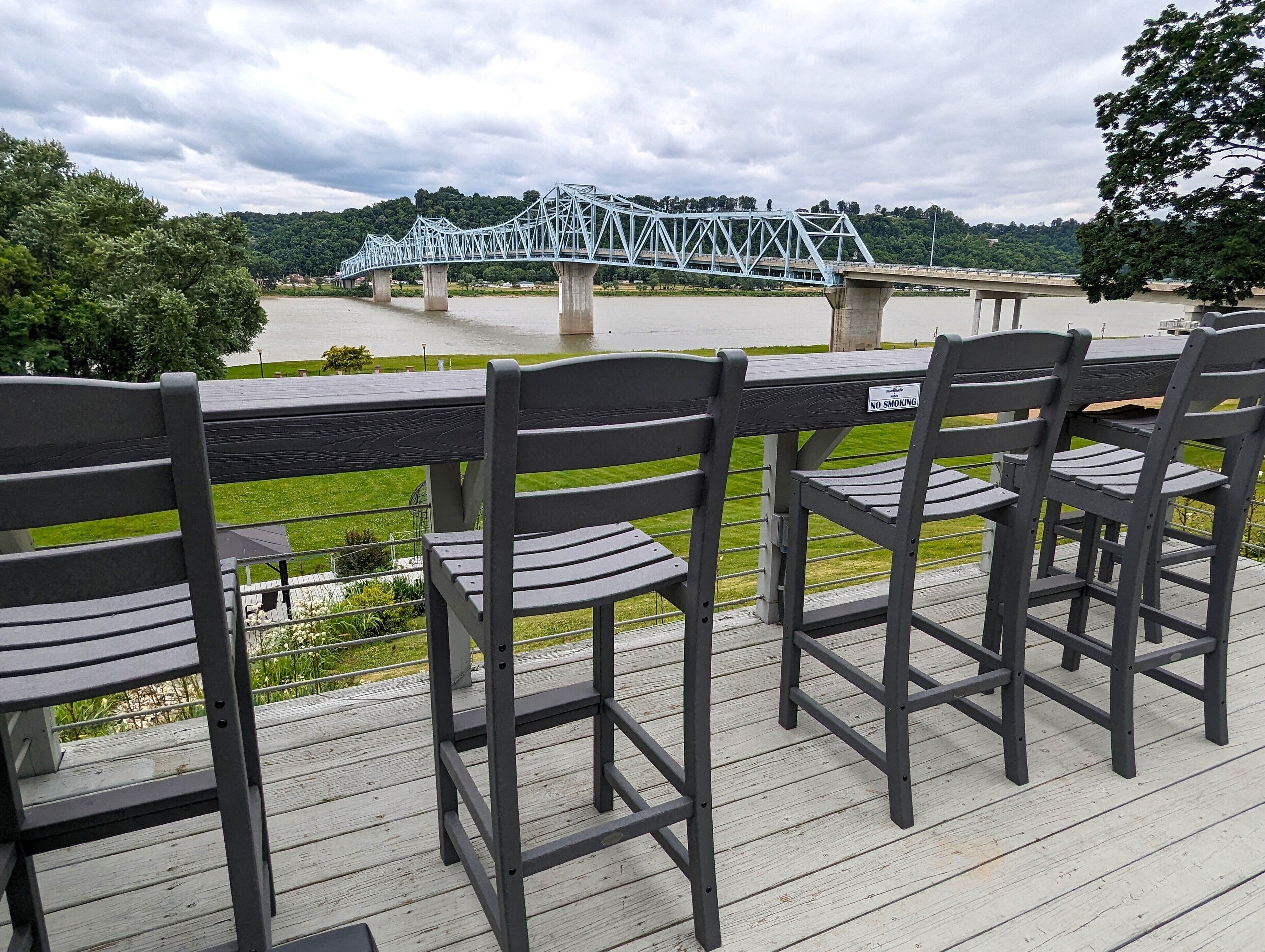 Riverboat Inn & Suites