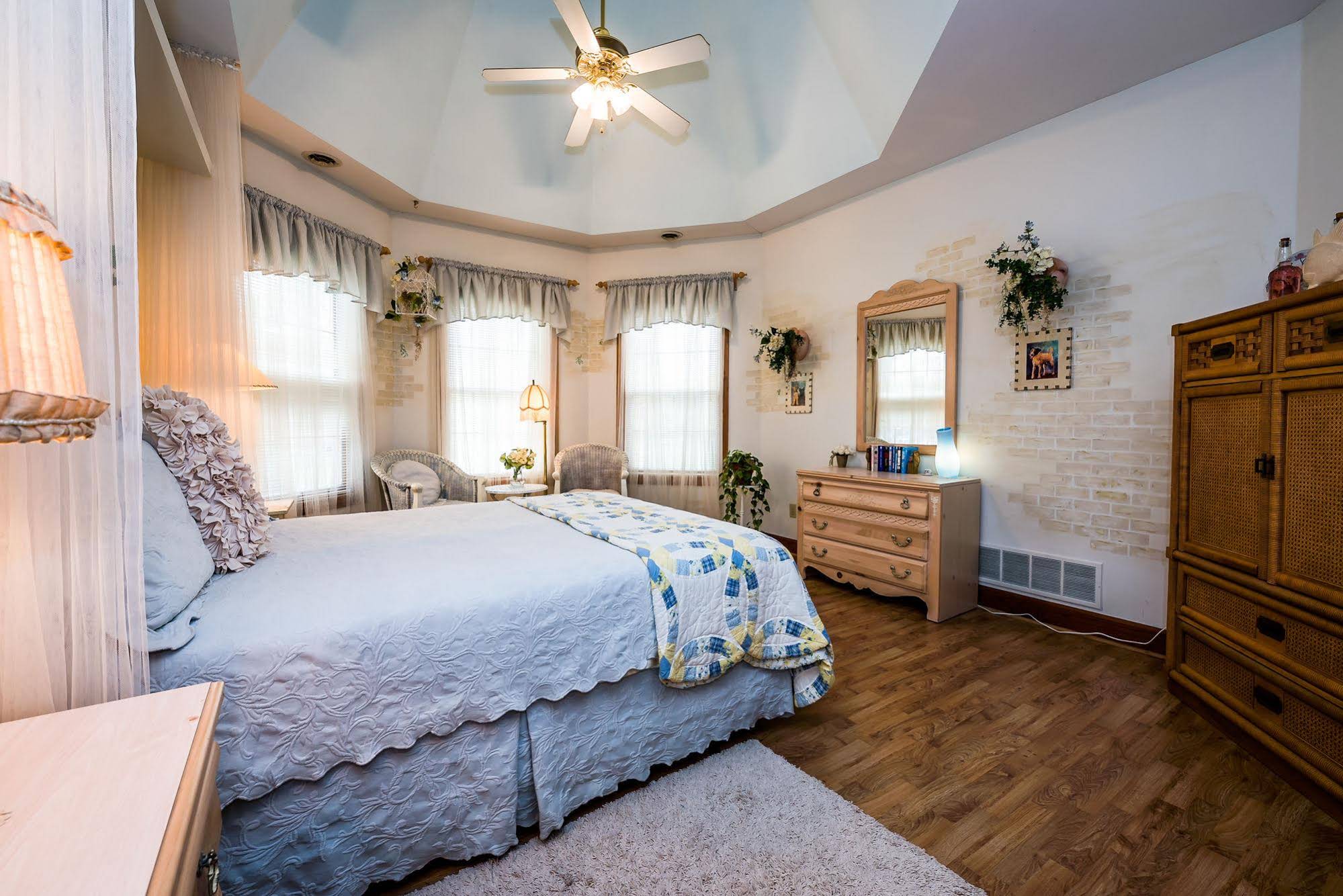 Blue Jay Manor