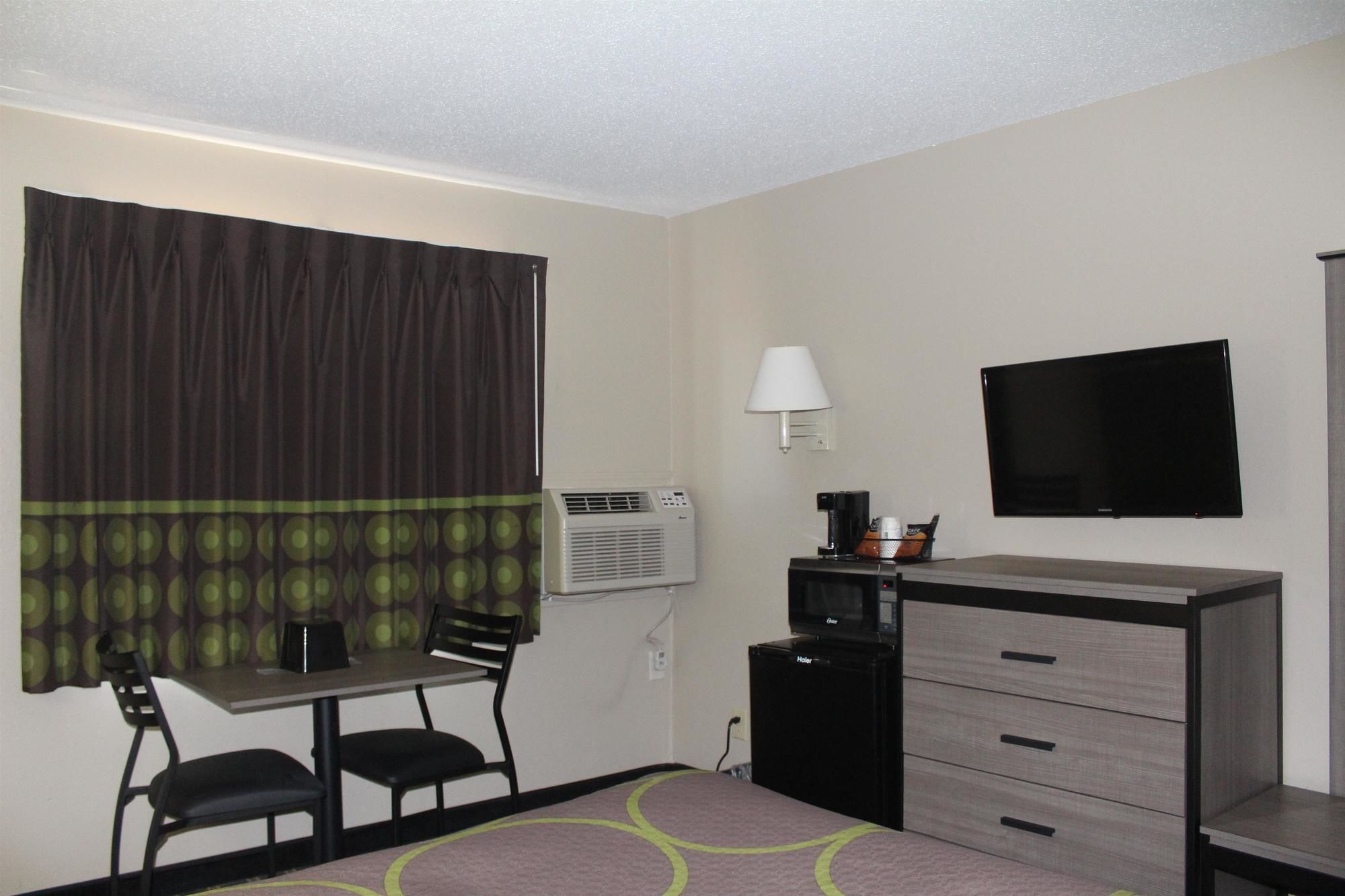 Super 8 by Wyndham Michigan City
