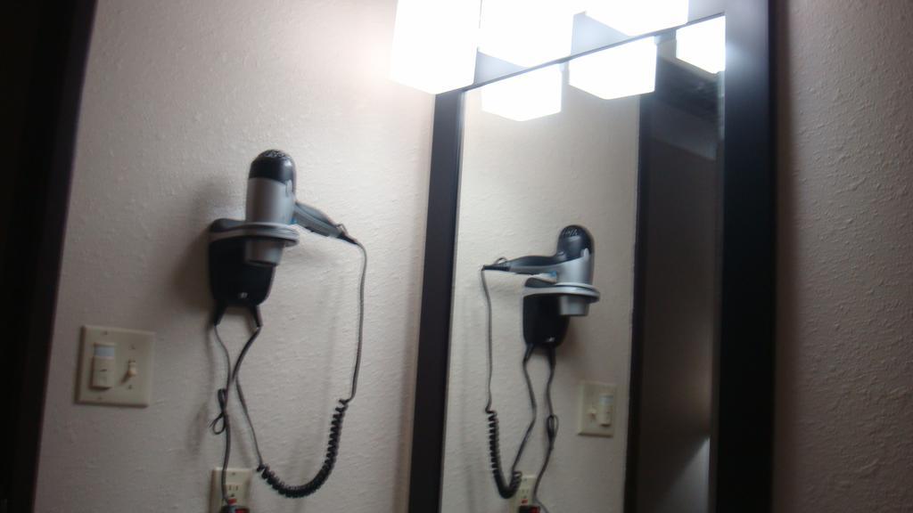 Days Inn by Wyndham Muncie -Ball State University