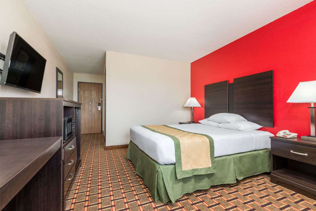 Days Inn by Wyndham Muncie -Ball State University