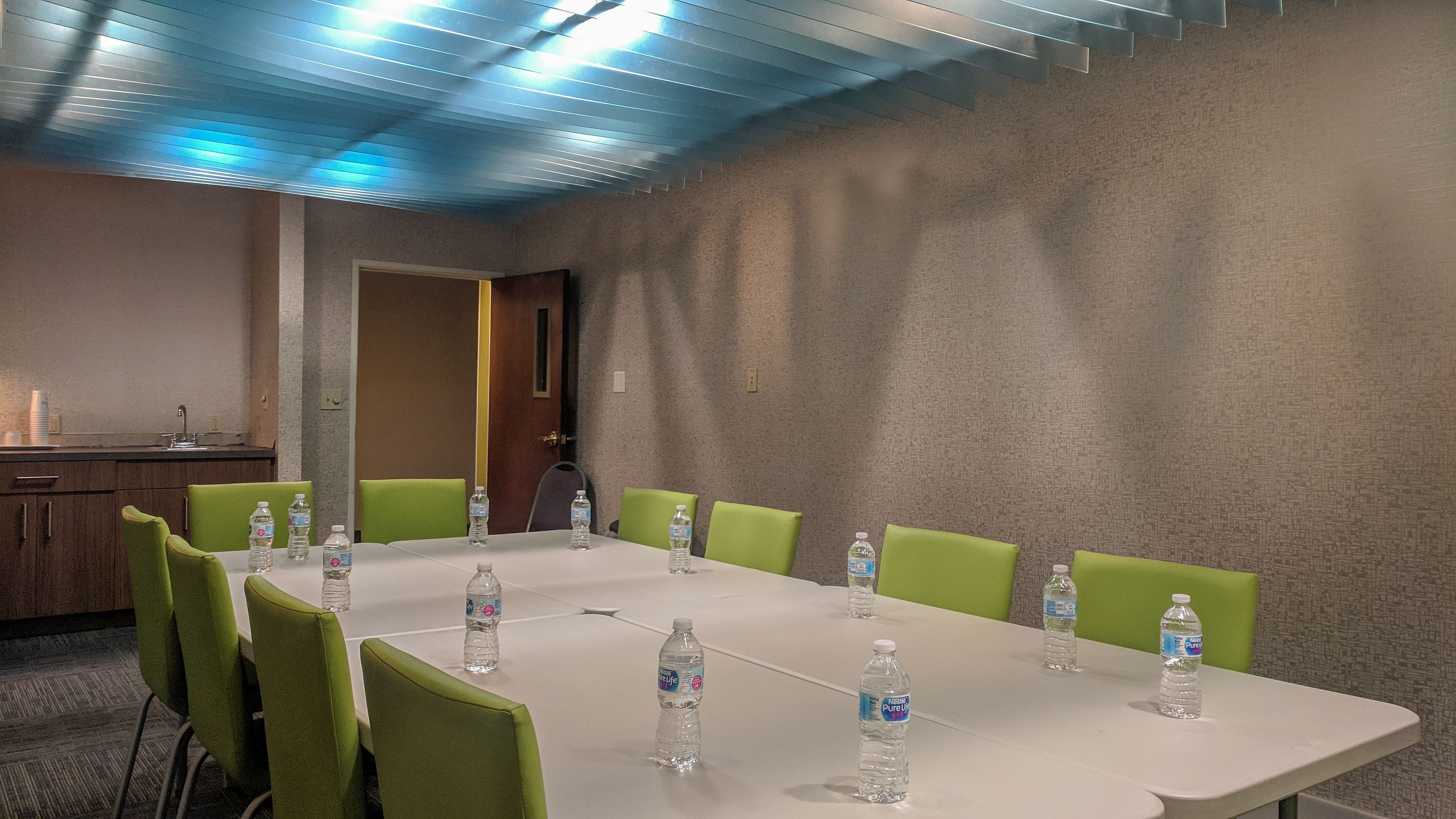 Holiday Inn Express Fort Wayne-East (New Haven)