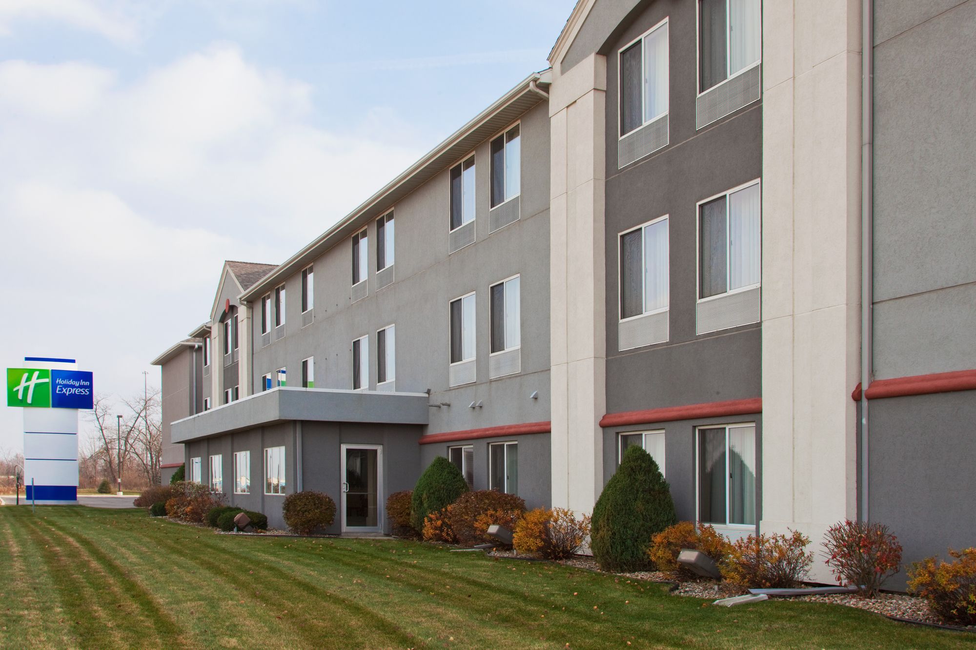 Holiday Inn Express Fort Wayne-East (New Haven)