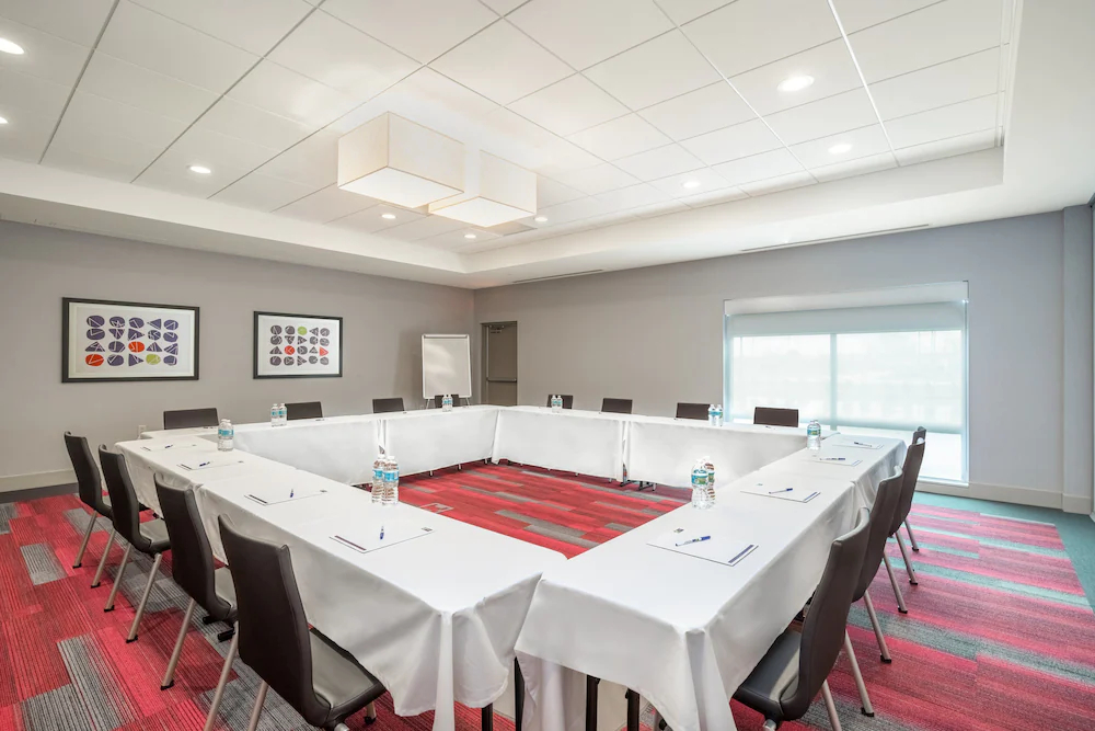 Holiday Inn Express and Suites Indianapolis NE - Noblesville