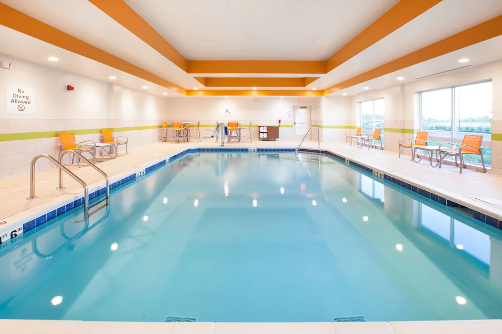 Holiday Inn Express and Suites Indianapolis NE - Noblesville
