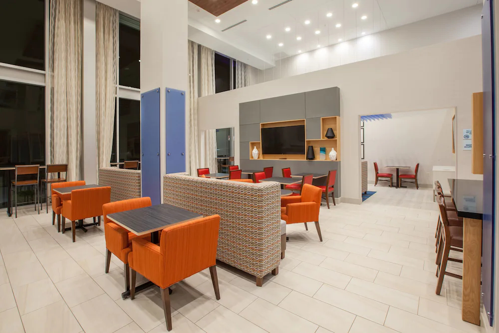 Holiday Inn Express and Suites Indianapolis NE - Noblesville