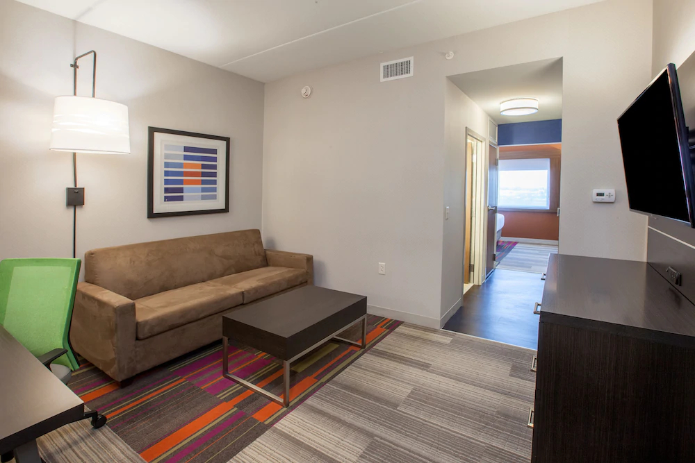 Holiday Inn Express and Suites Indianapolis NE - Noblesville