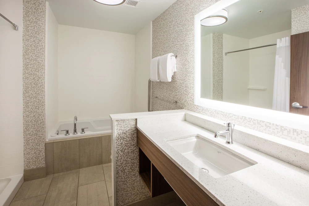 Holiday Inn Express and Suites Indianapolis NE - Noblesville