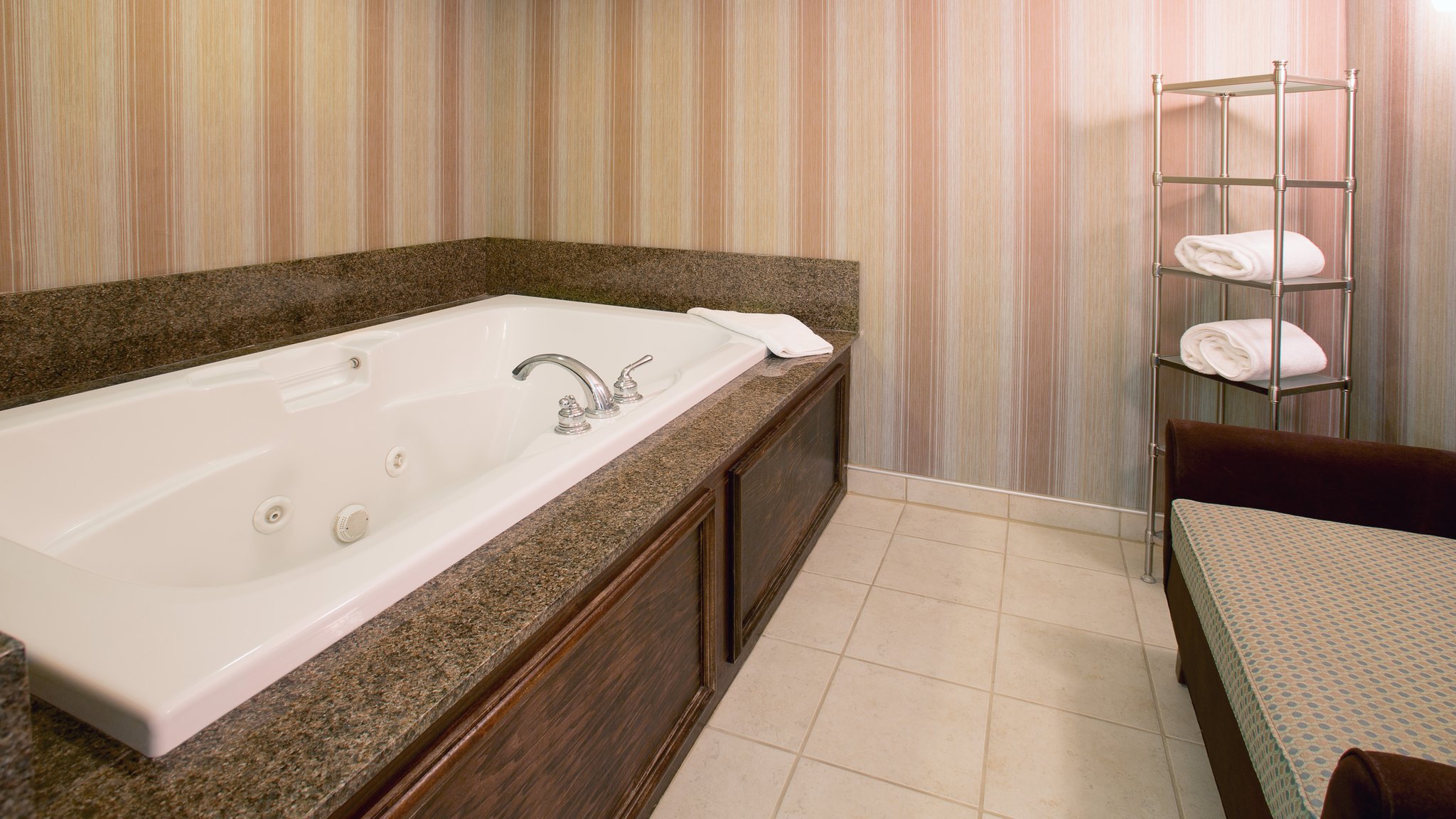 Holiday Inn Express Indianapolis Airport