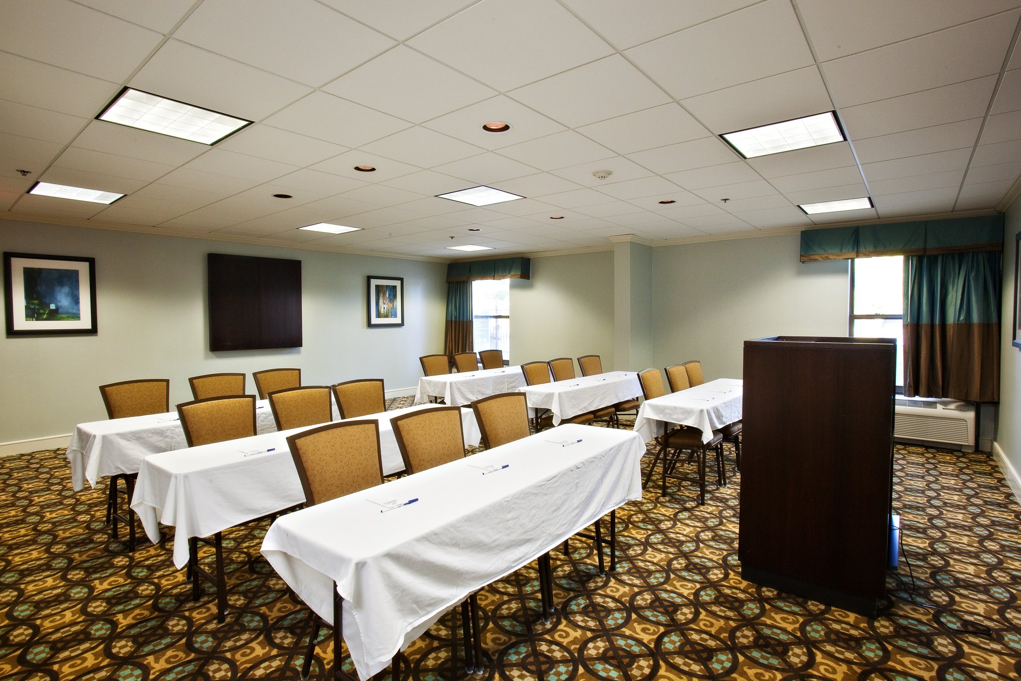 Holiday Inn Express Indianapolis Airport