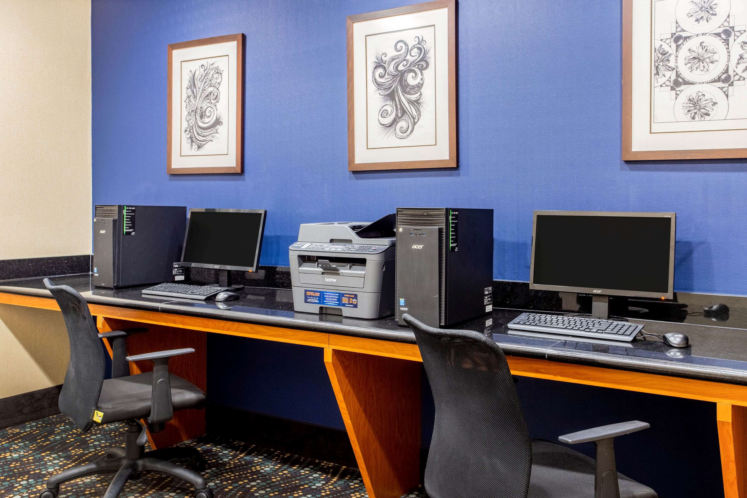 La Quinta Inn & Suites by Wyndham Indianapolis Airport West