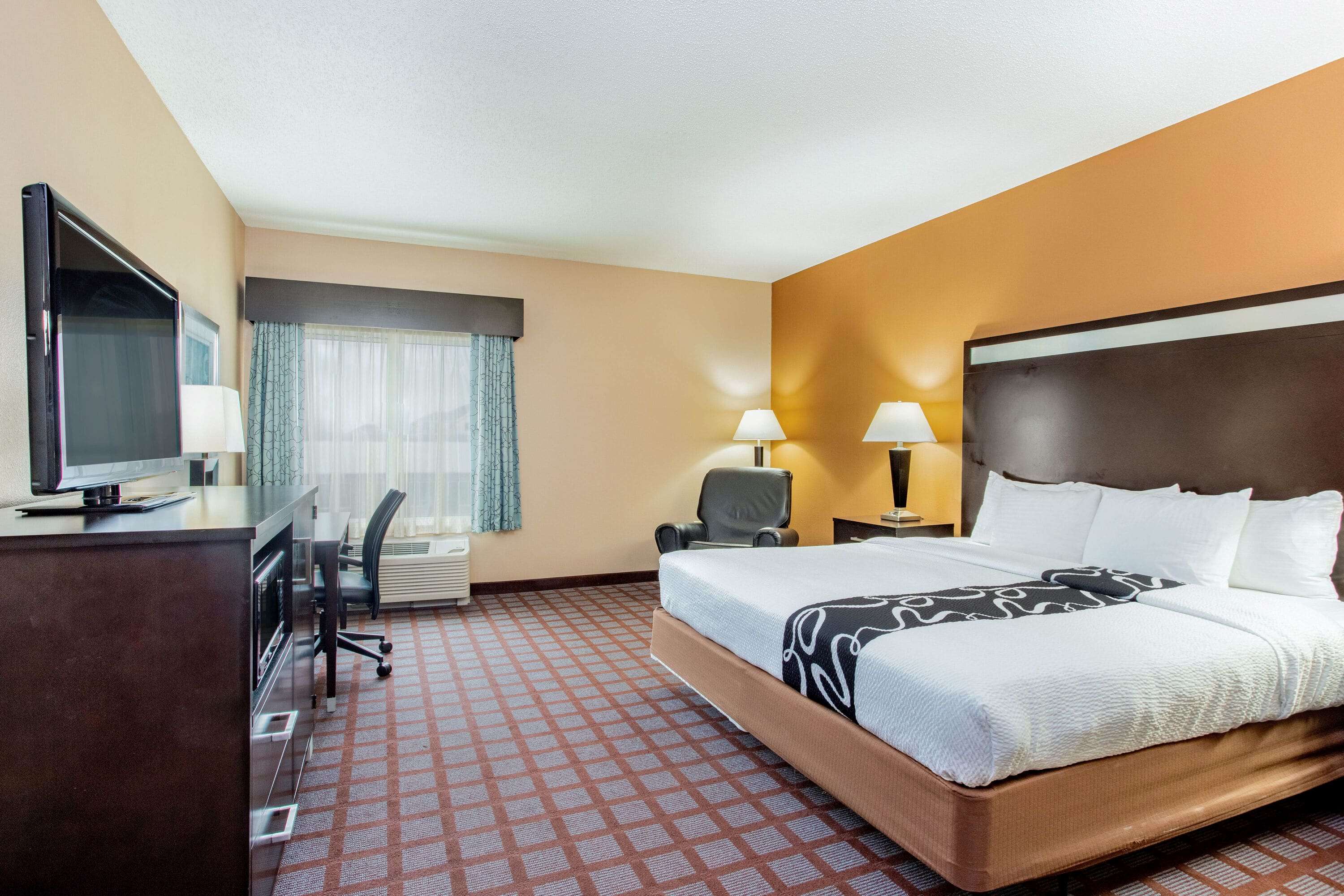 La Quinta Inn & Suites by Wyndham Indianapolis Airport West