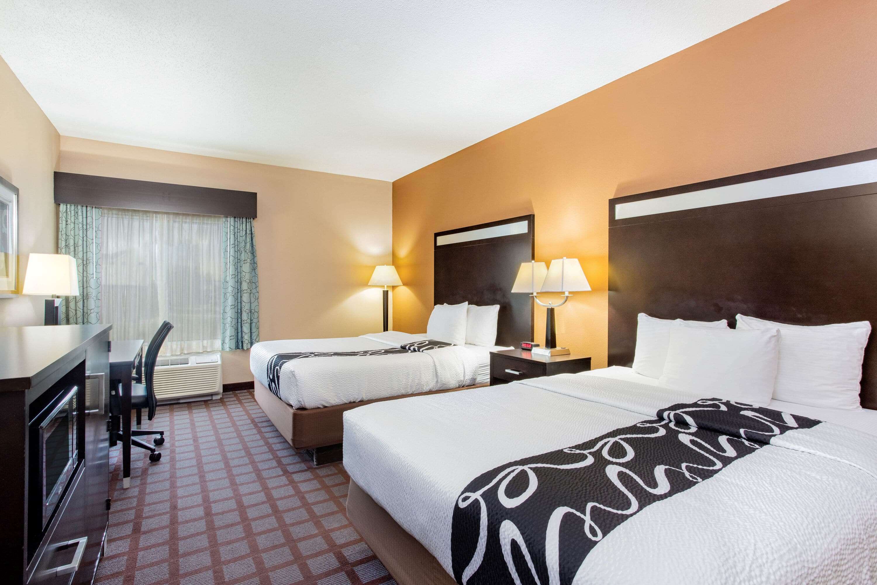 La Quinta Inn & Suites by Wyndham Indianapolis Airport West