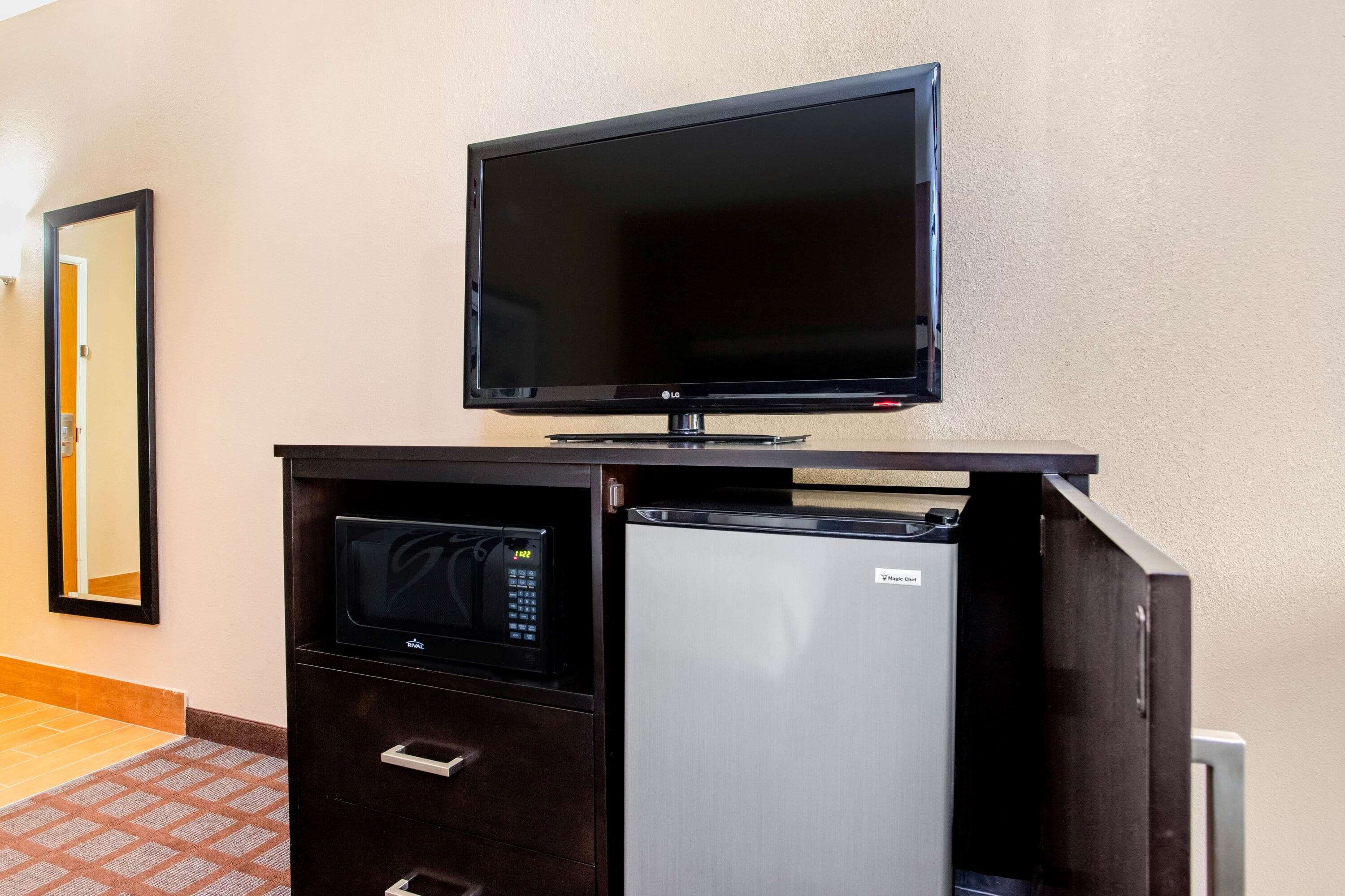 La Quinta Inn & Suites by Wyndham Indianapolis Airport West