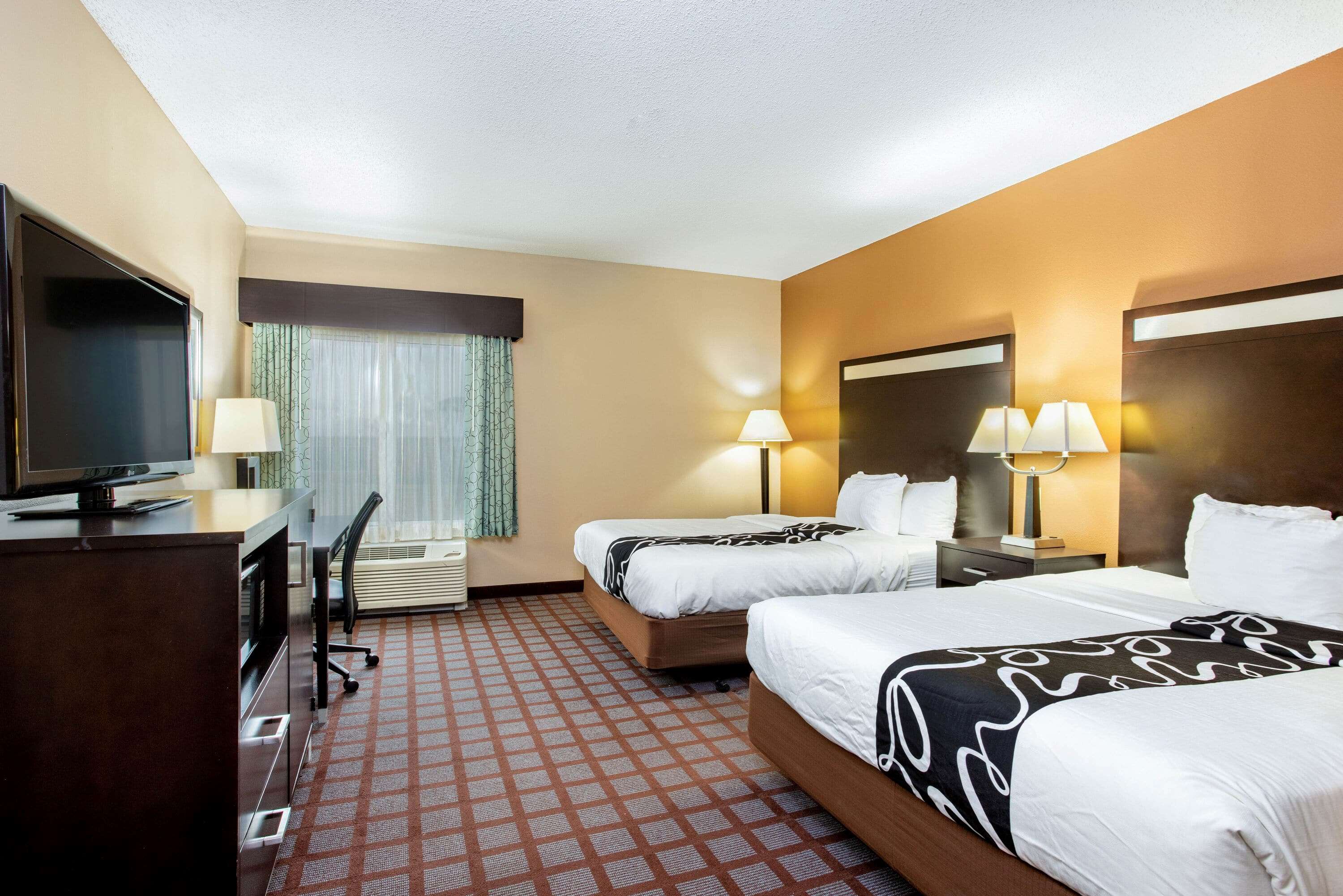 La Quinta Inn & Suites by Wyndham Indianapolis Airport West