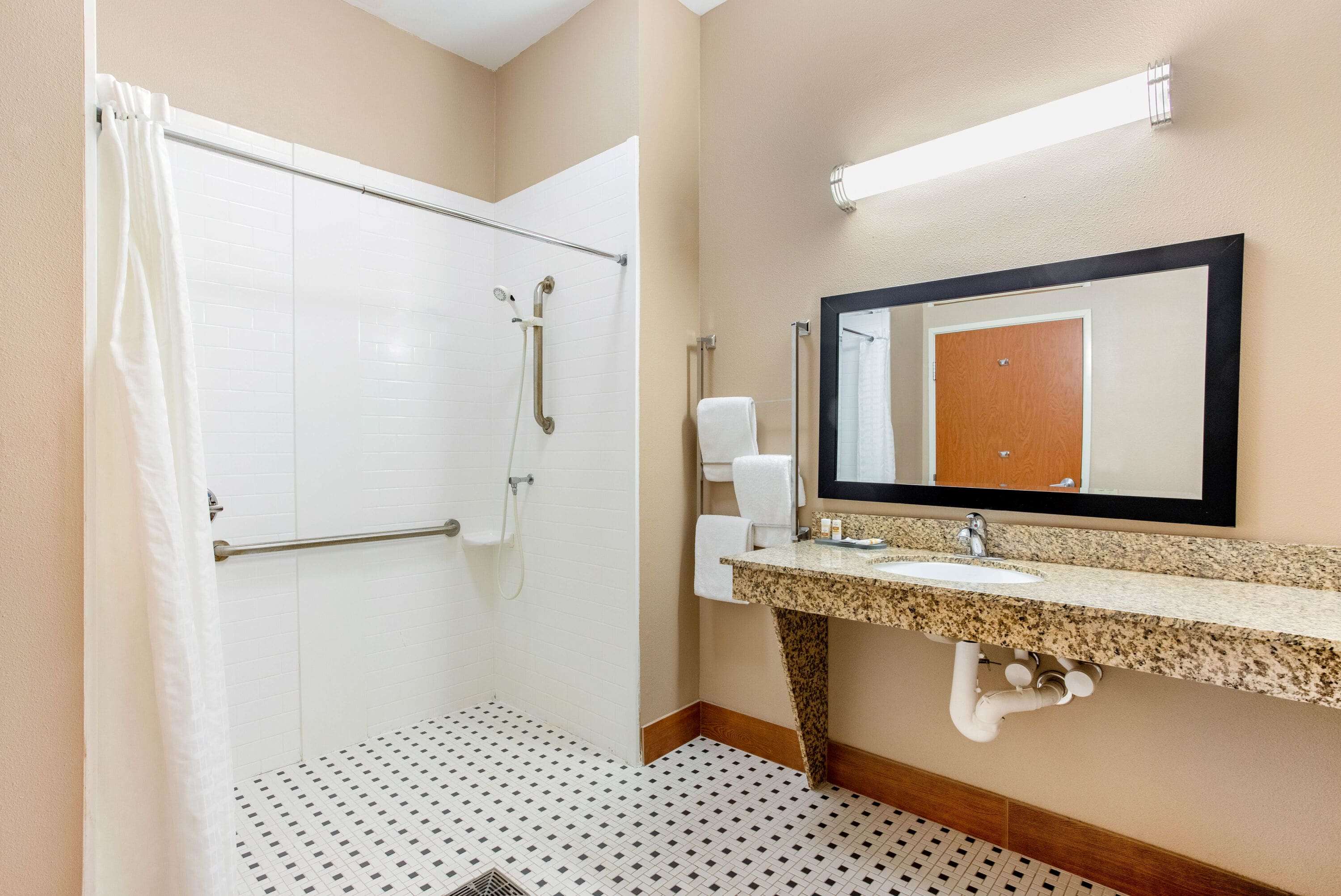 La Quinta Inn & Suites by Wyndham Indianapolis Airport West