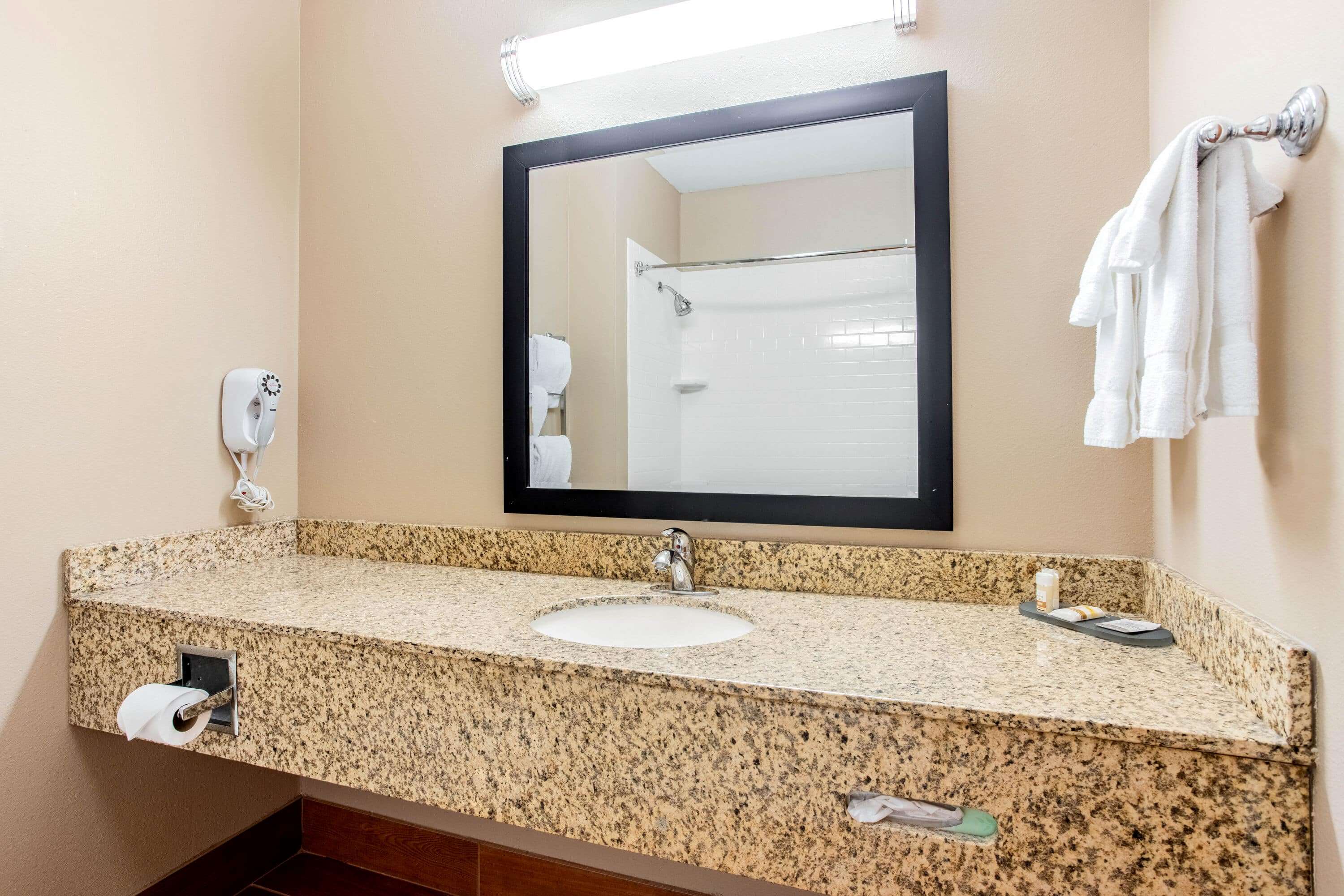 La Quinta Inn & Suites by Wyndham Indianapolis Airport West