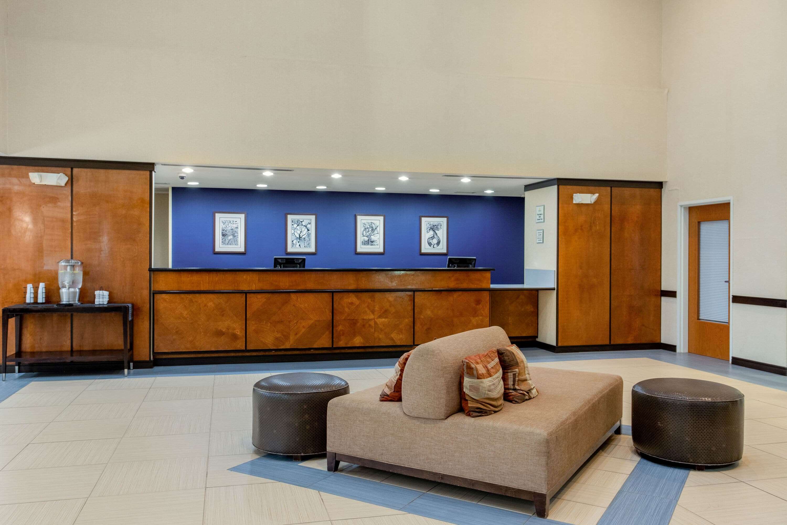 La Quinta Inn & Suites by Wyndham Indianapolis Airport West
