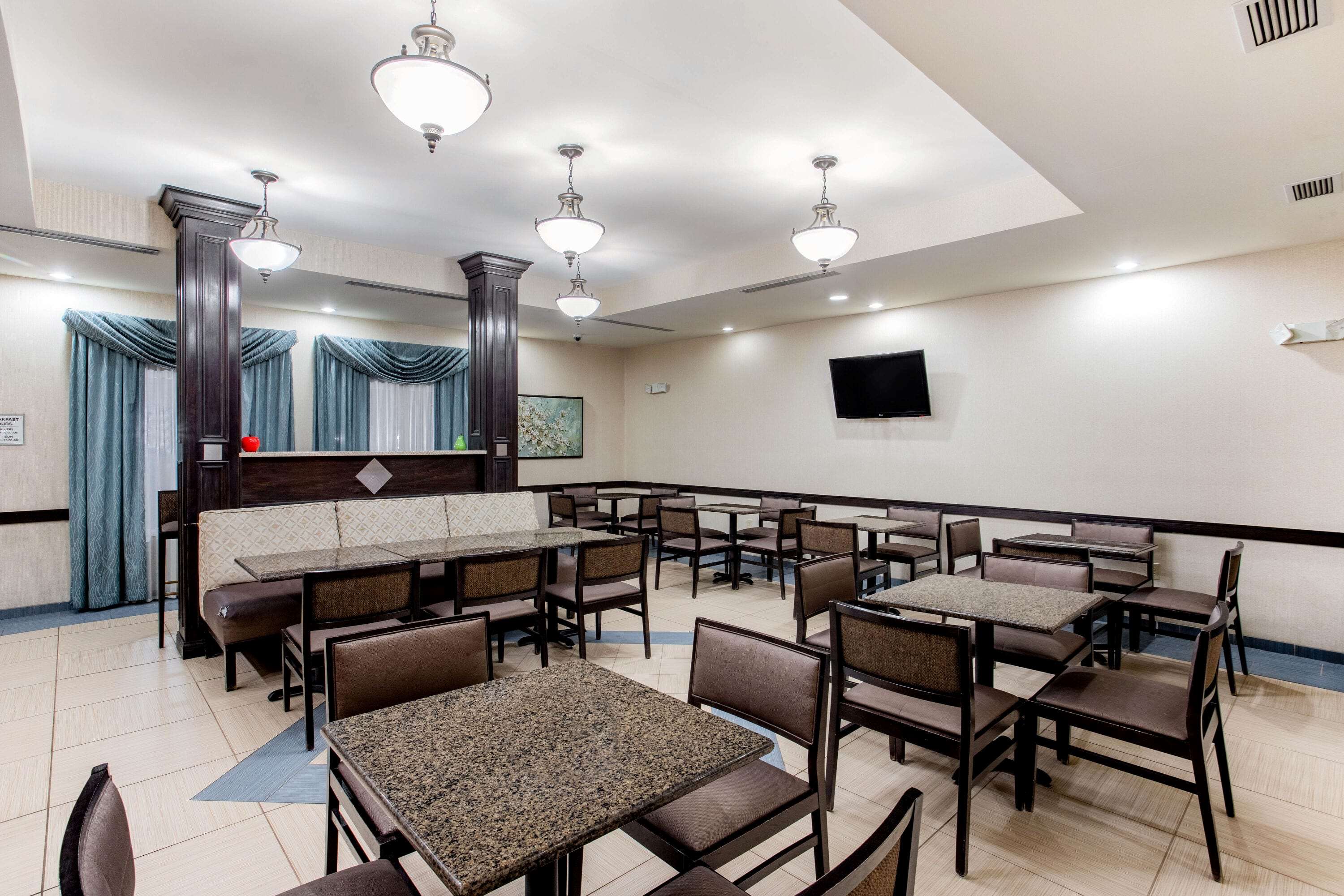 La Quinta Inn & Suites by Wyndham Indianapolis Airport West