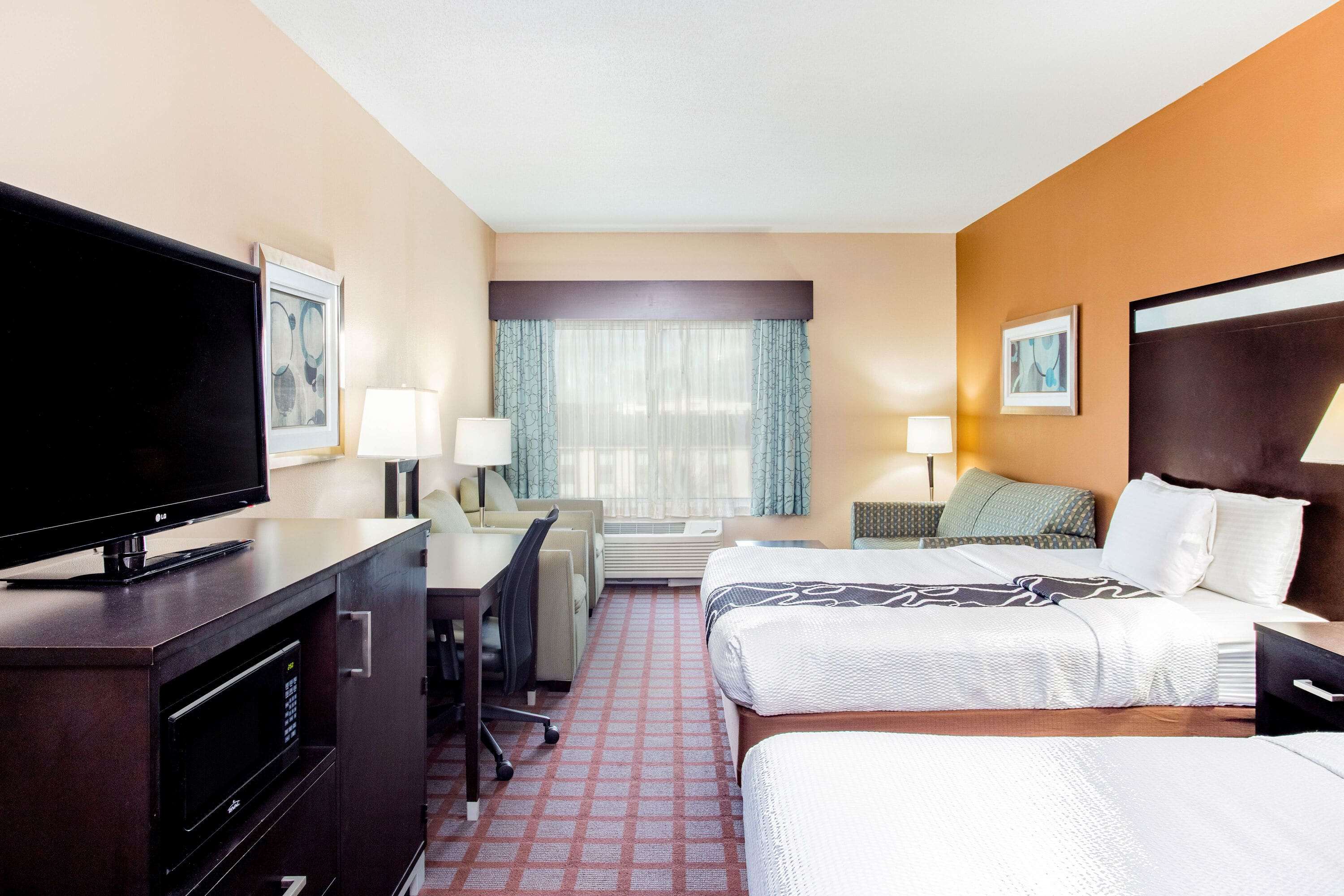 La Quinta Inn & Suites by Wyndham Indianapolis Airport West