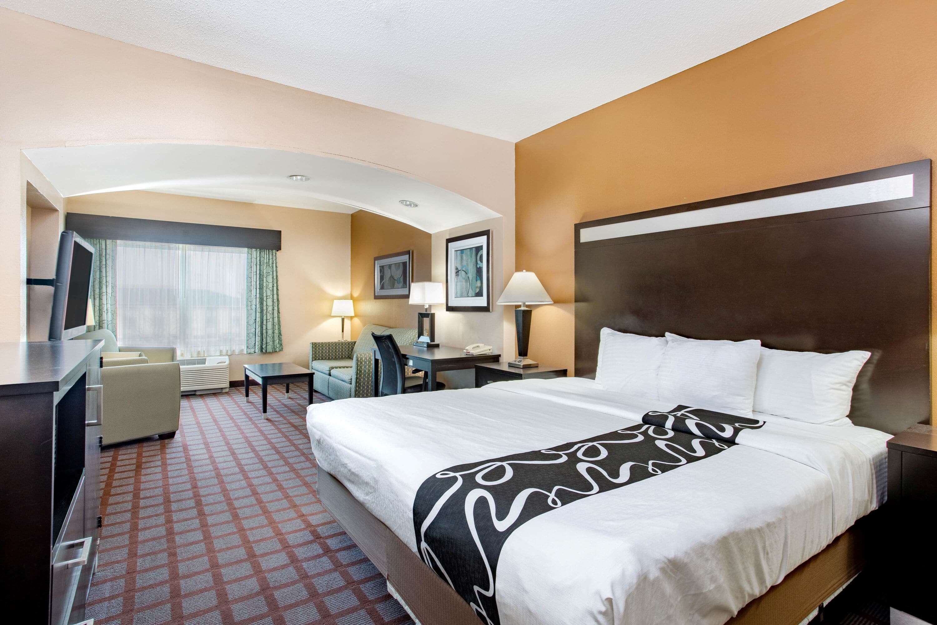La Quinta Inn & Suites by Wyndham Indianapolis Airport West