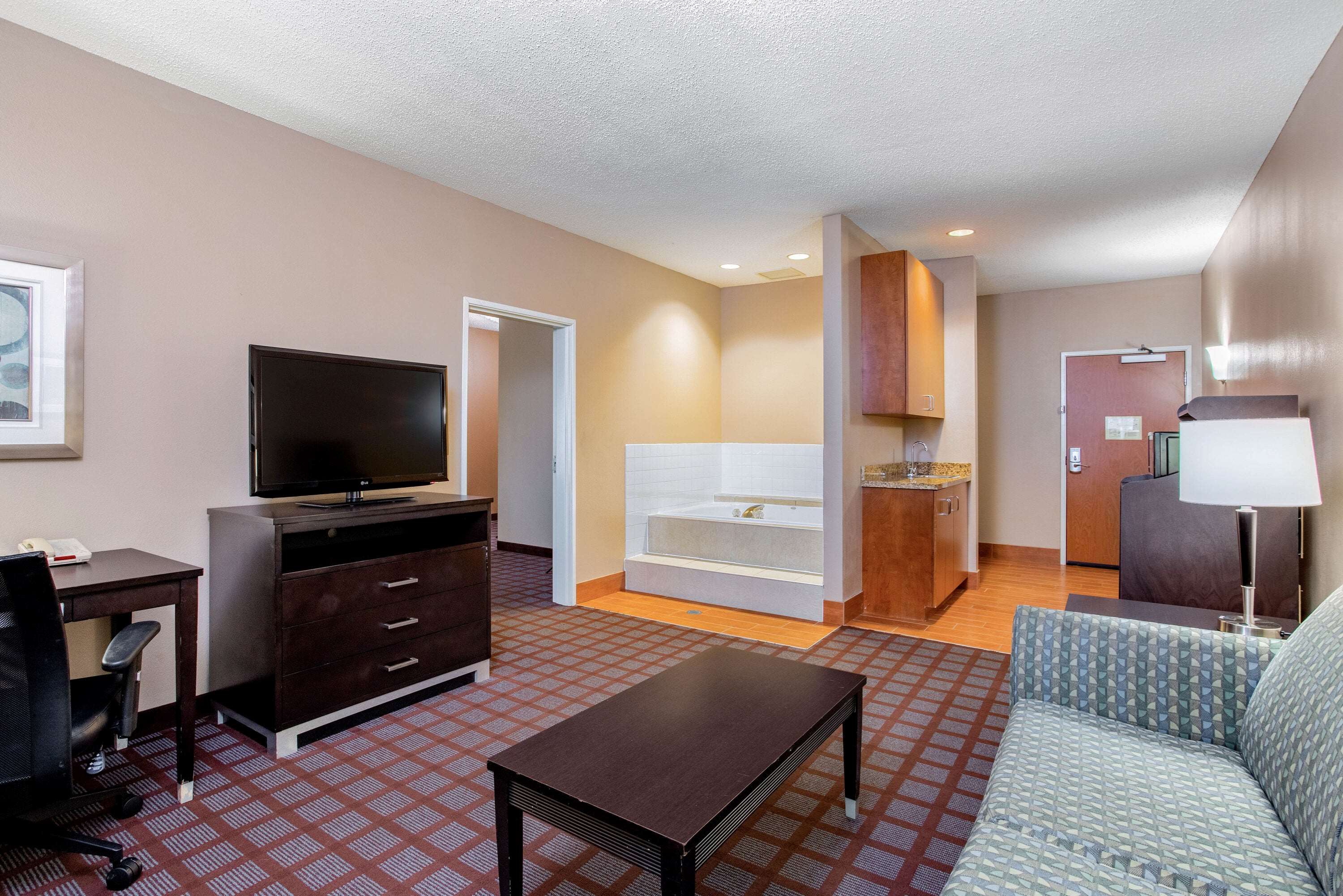 La Quinta Inn & Suites by Wyndham Indianapolis Airport West