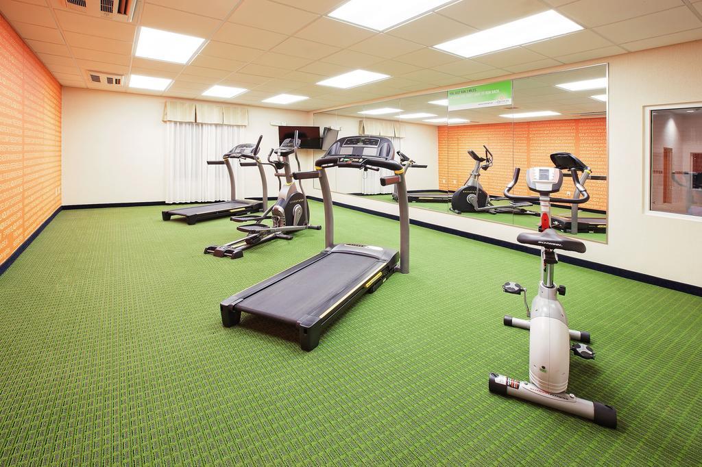 La Quinta Inn & Suites by Wyndham Indianapolis Airport West