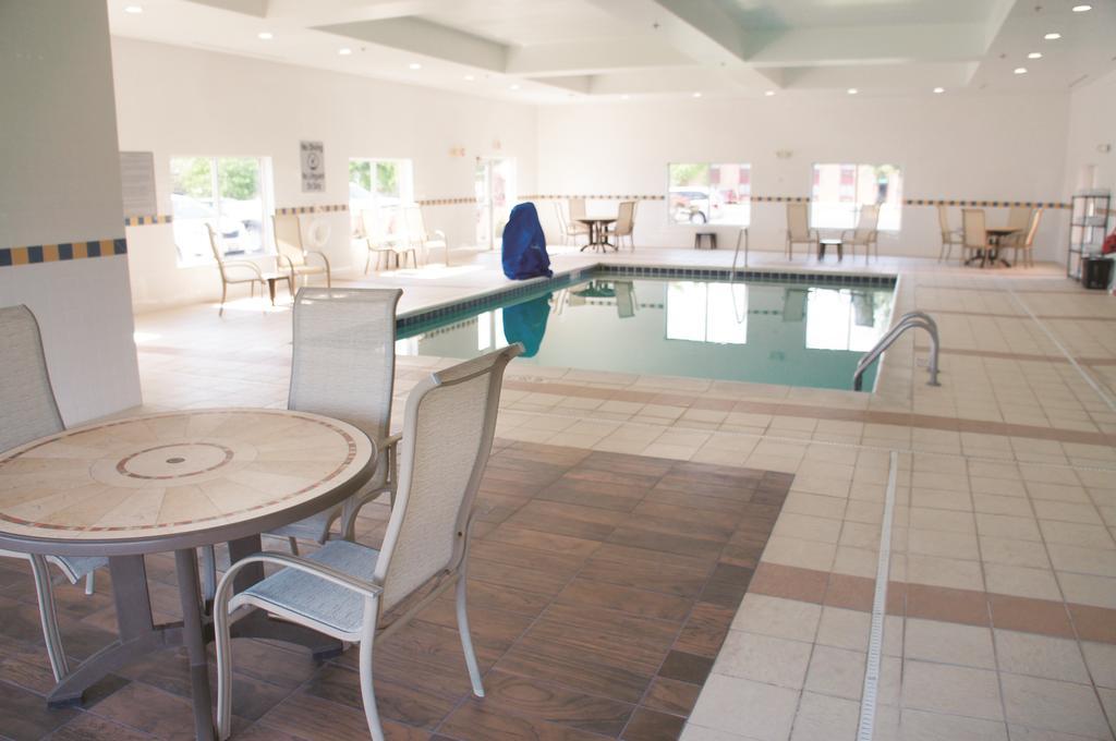 La Quinta Inn & Suites by Wyndham Indianapolis Airport West