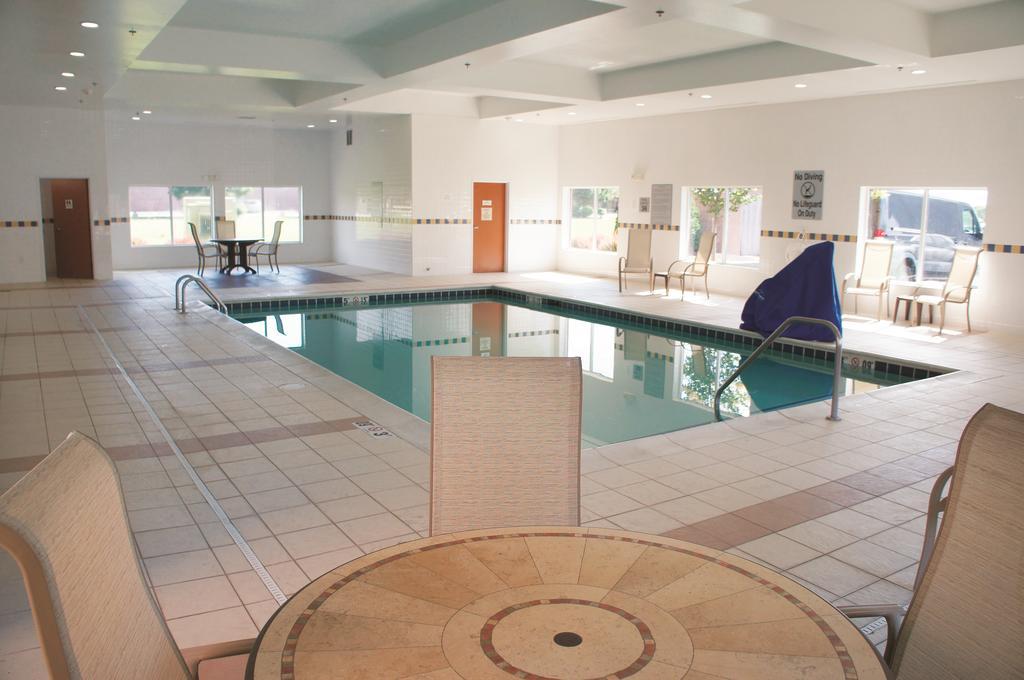 La Quinta Inn & Suites by Wyndham Indianapolis Airport West