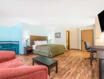 Clarion Pointe Indianapolis Airport