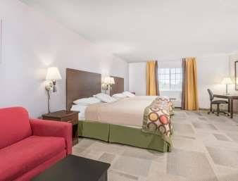 Clarion Pointe Indianapolis Airport