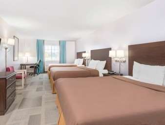 Clarion Pointe Indianapolis Airport