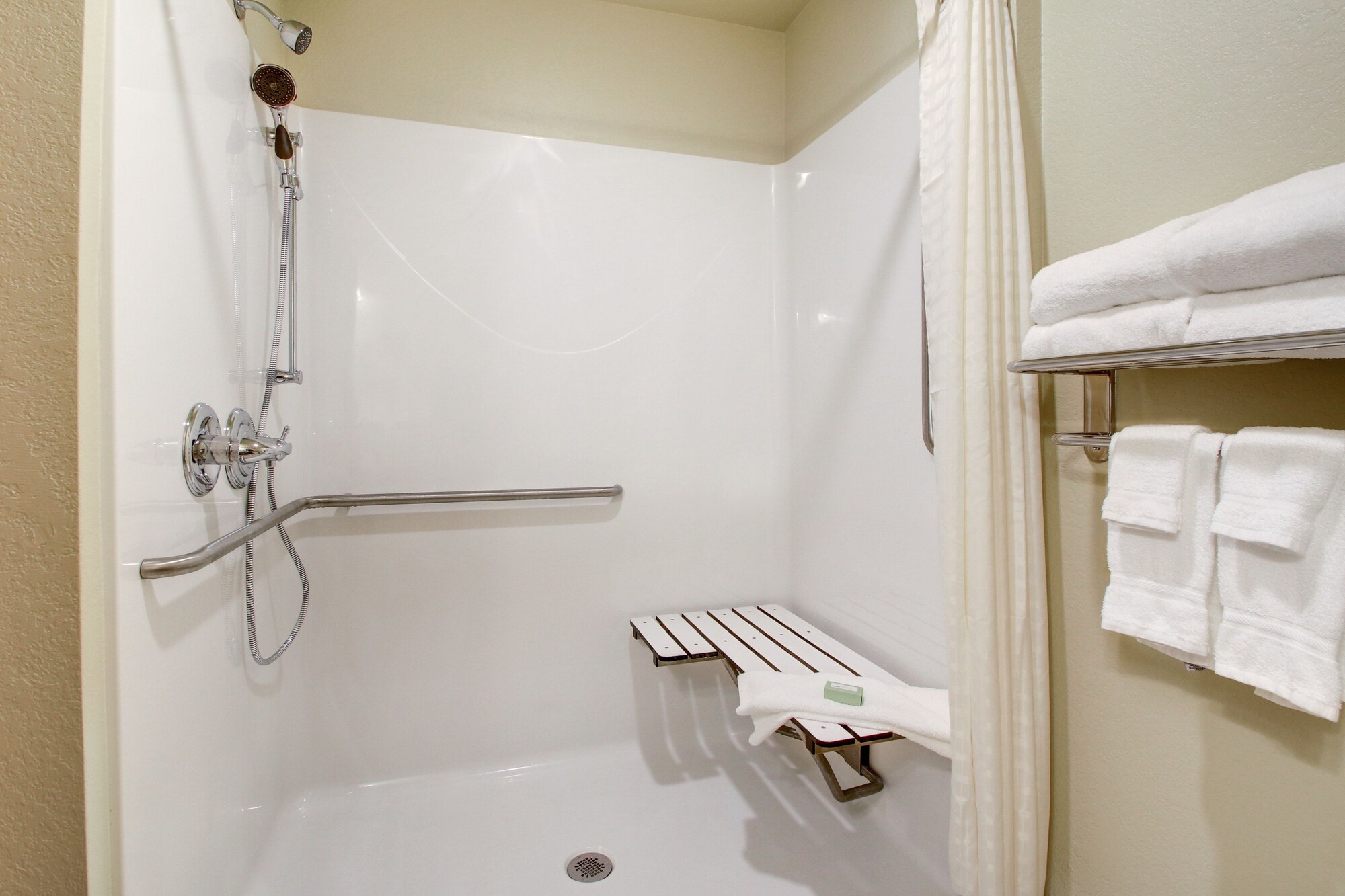 Cobblestone Hotel & Suites